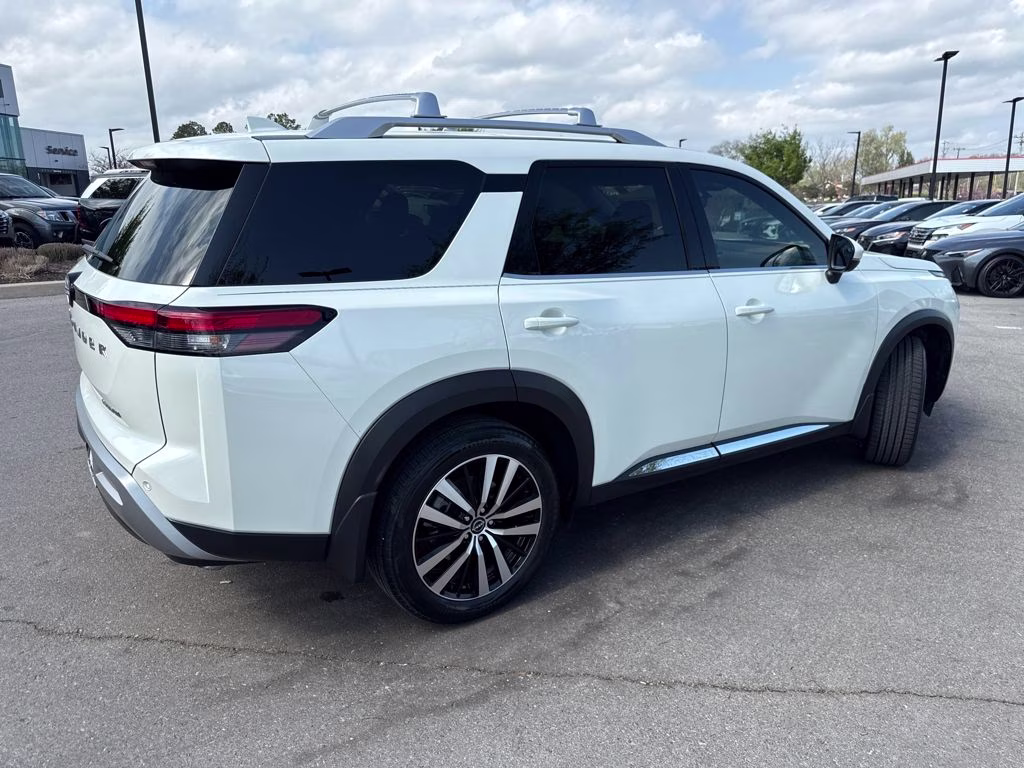 2024 Pearl White Tricoat Nissan Pathfinder Platinum FWD SUV