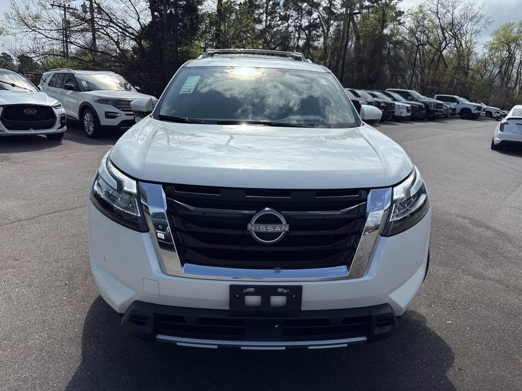 2024 Pearl White Tricoat Nissan Pathfinder Platinum FWD SUV