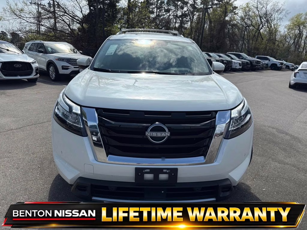 2024 Pearl White Tricoat Nissan Pathfinder Platinum FWD SUV