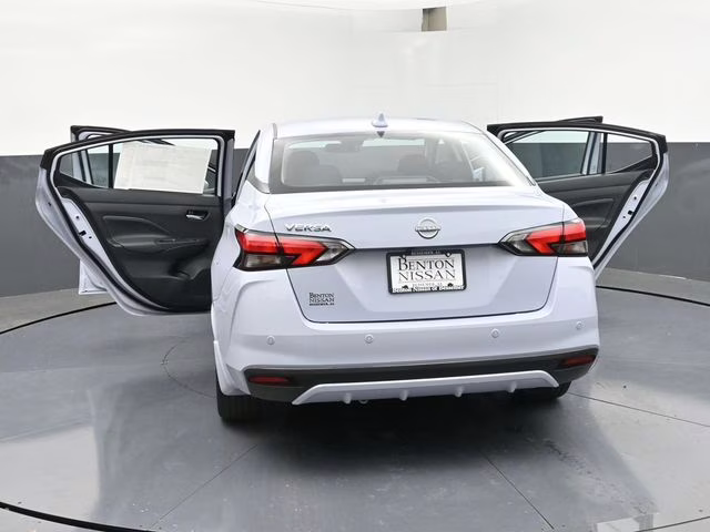 2025 Gray Sky Pearl Nissan Versa 1.6 SV FWD Sedan