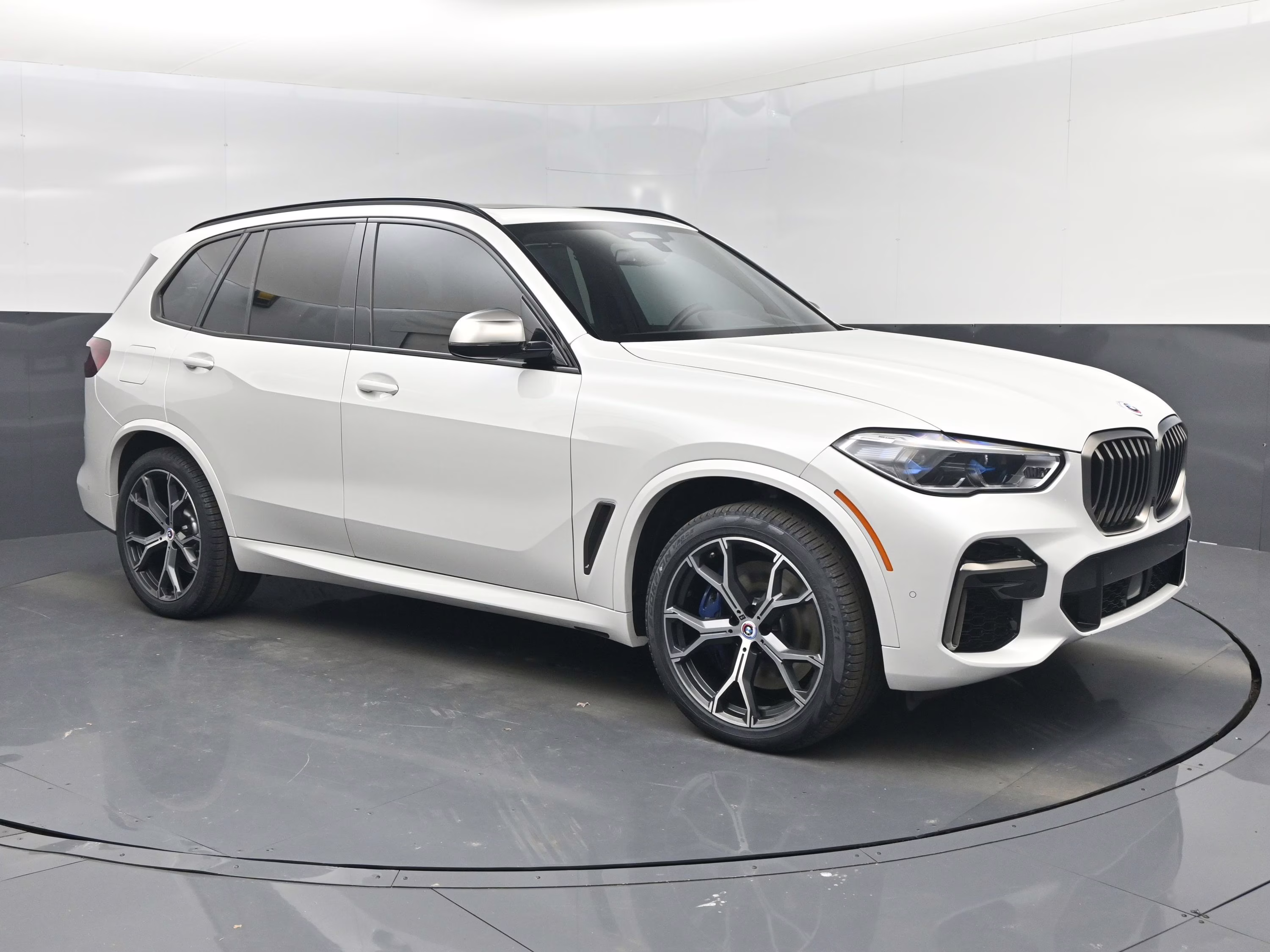 2023 Mineral White Metallic BMW X5 M50i AWD SUV