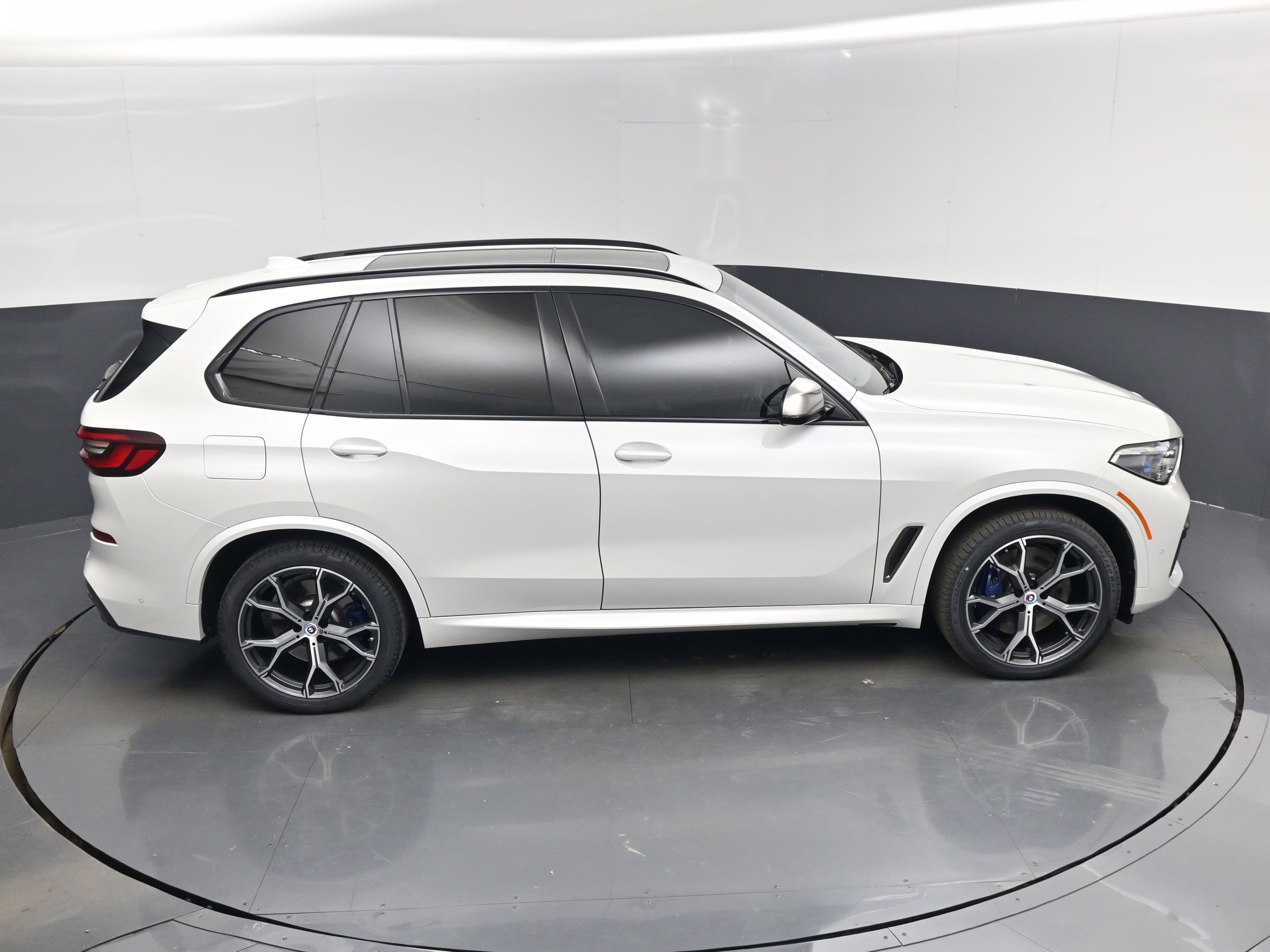 2023 Mineral White Metallic BMW X5 M50i AWD SUV
