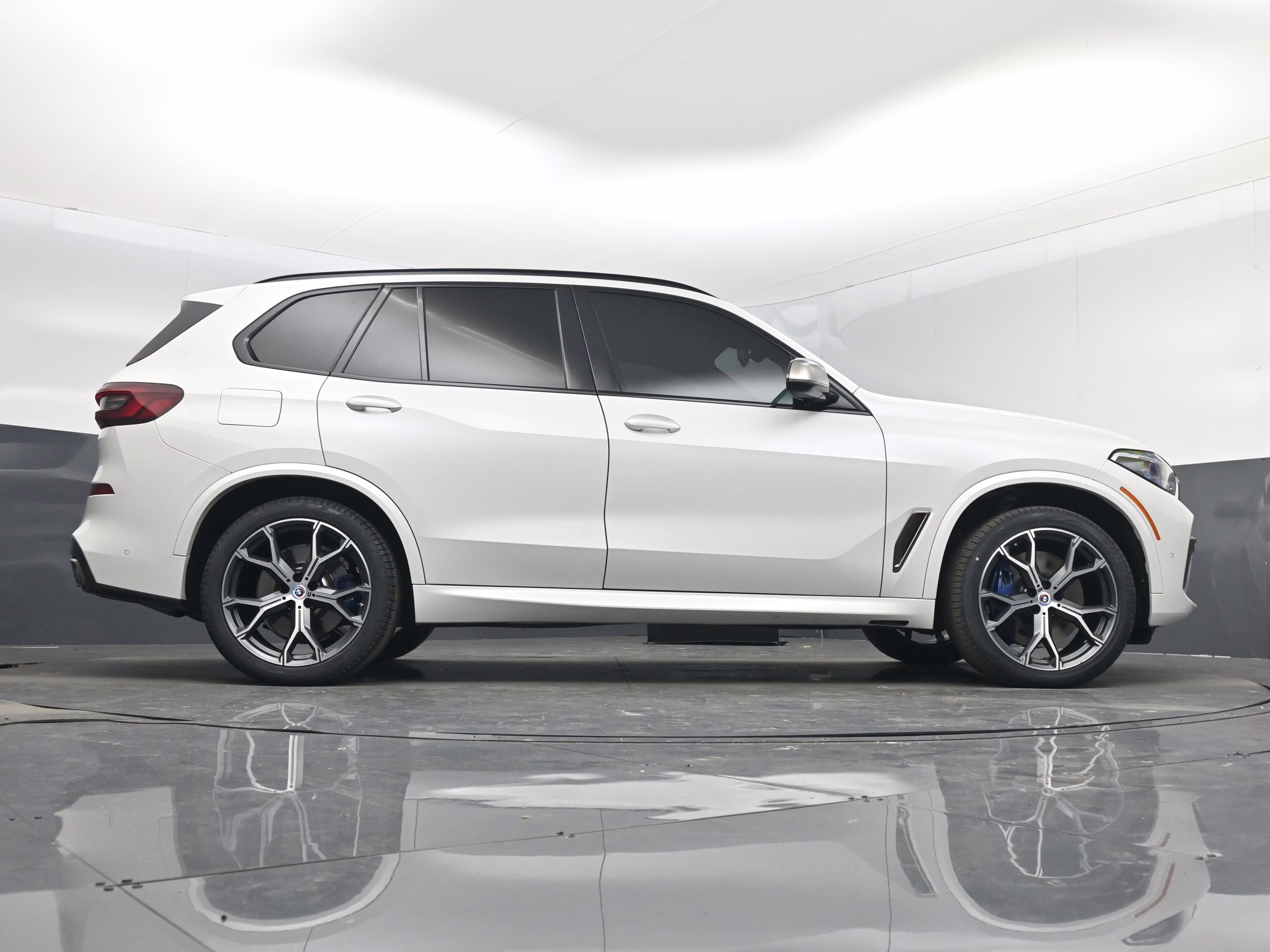 2023 Mineral White Metallic BMW X5 M50i AWD SUV