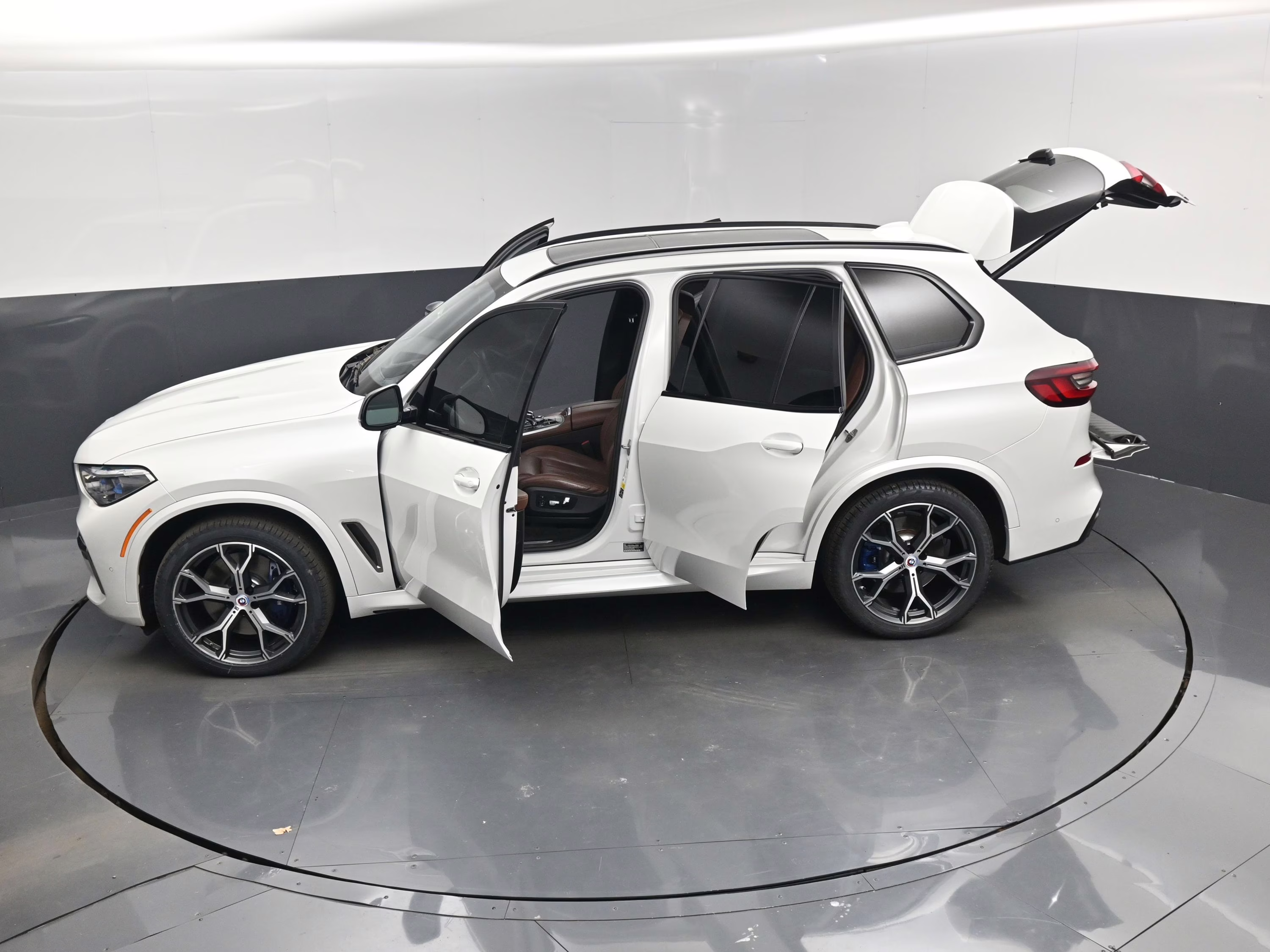 2023 Mineral White Metallic BMW X5 M50i AWD SUV