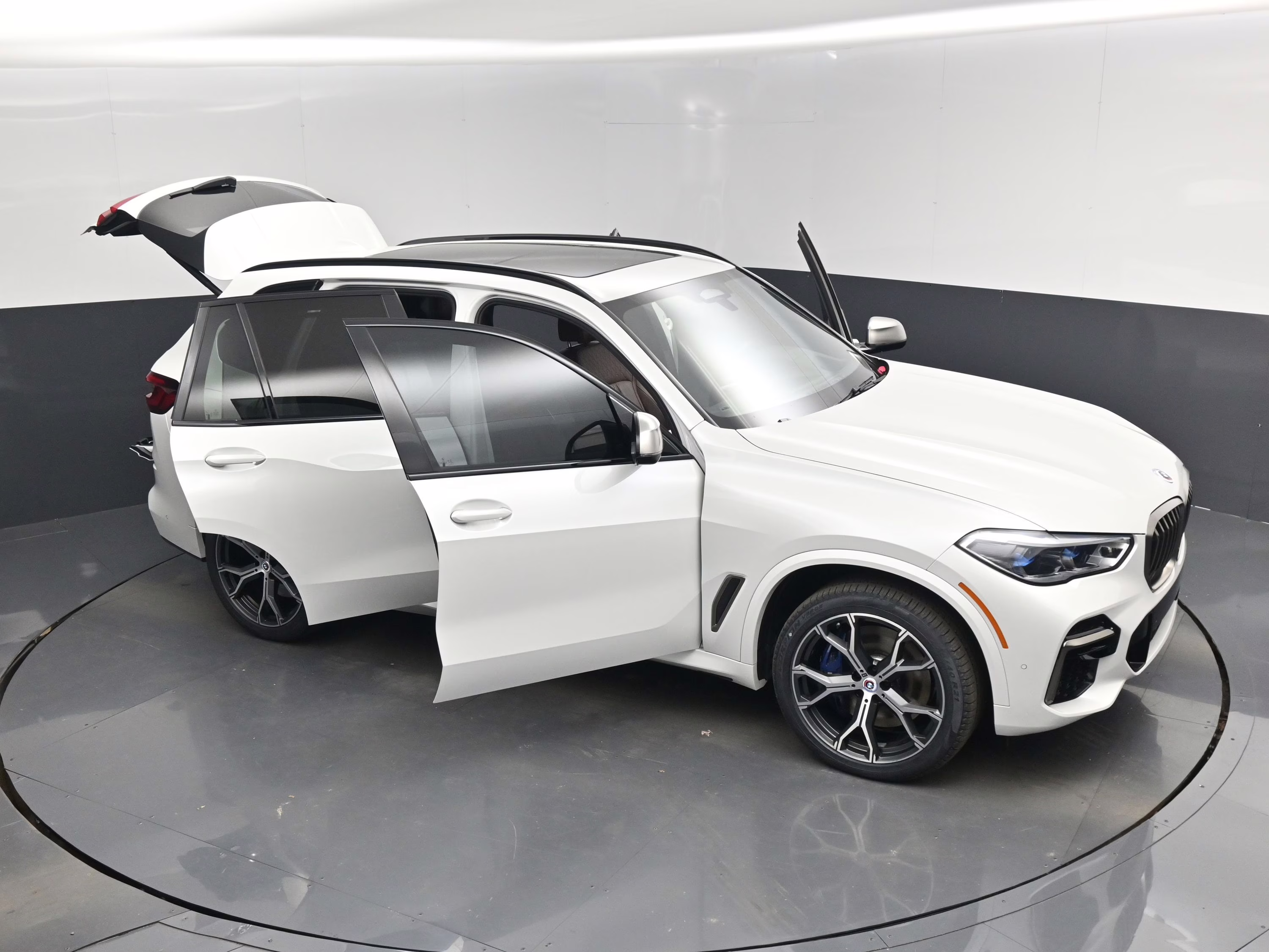 2023 Mineral White Metallic BMW X5 M50i AWD SUV