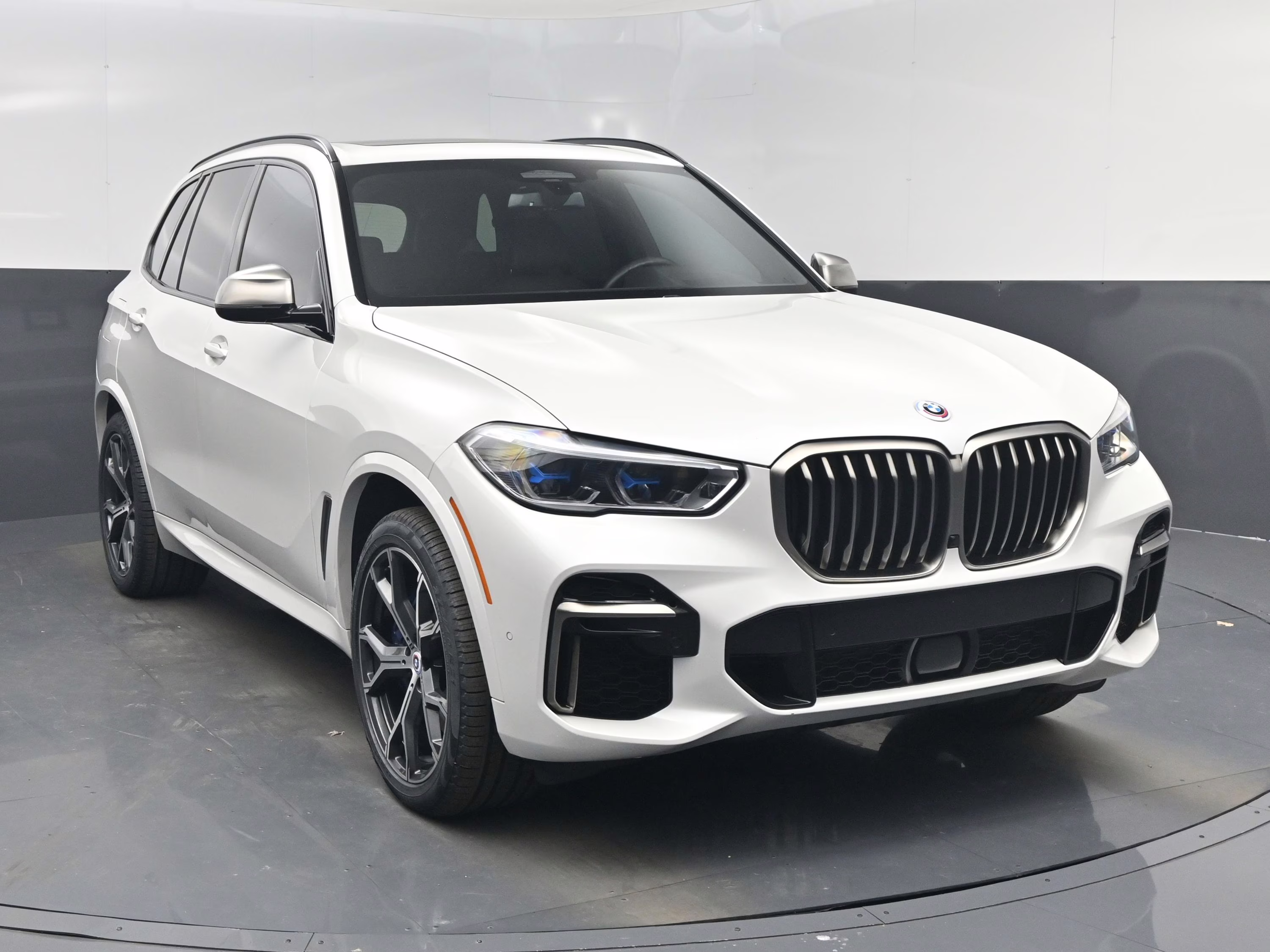 2023 Mineral White Metallic BMW X5 M50i AWD SUV