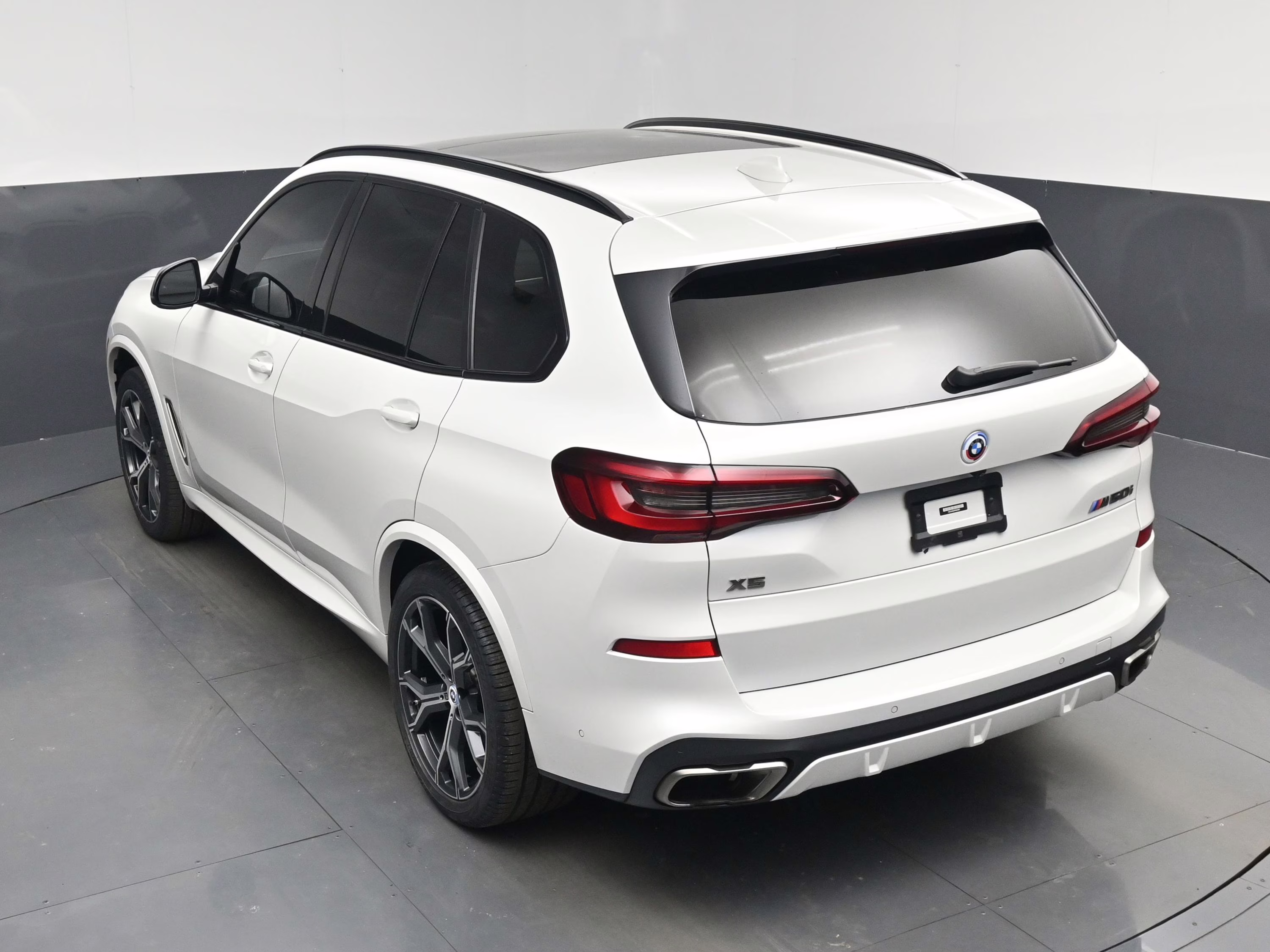 2023 Mineral White Metallic BMW X5 M50i AWD SUV