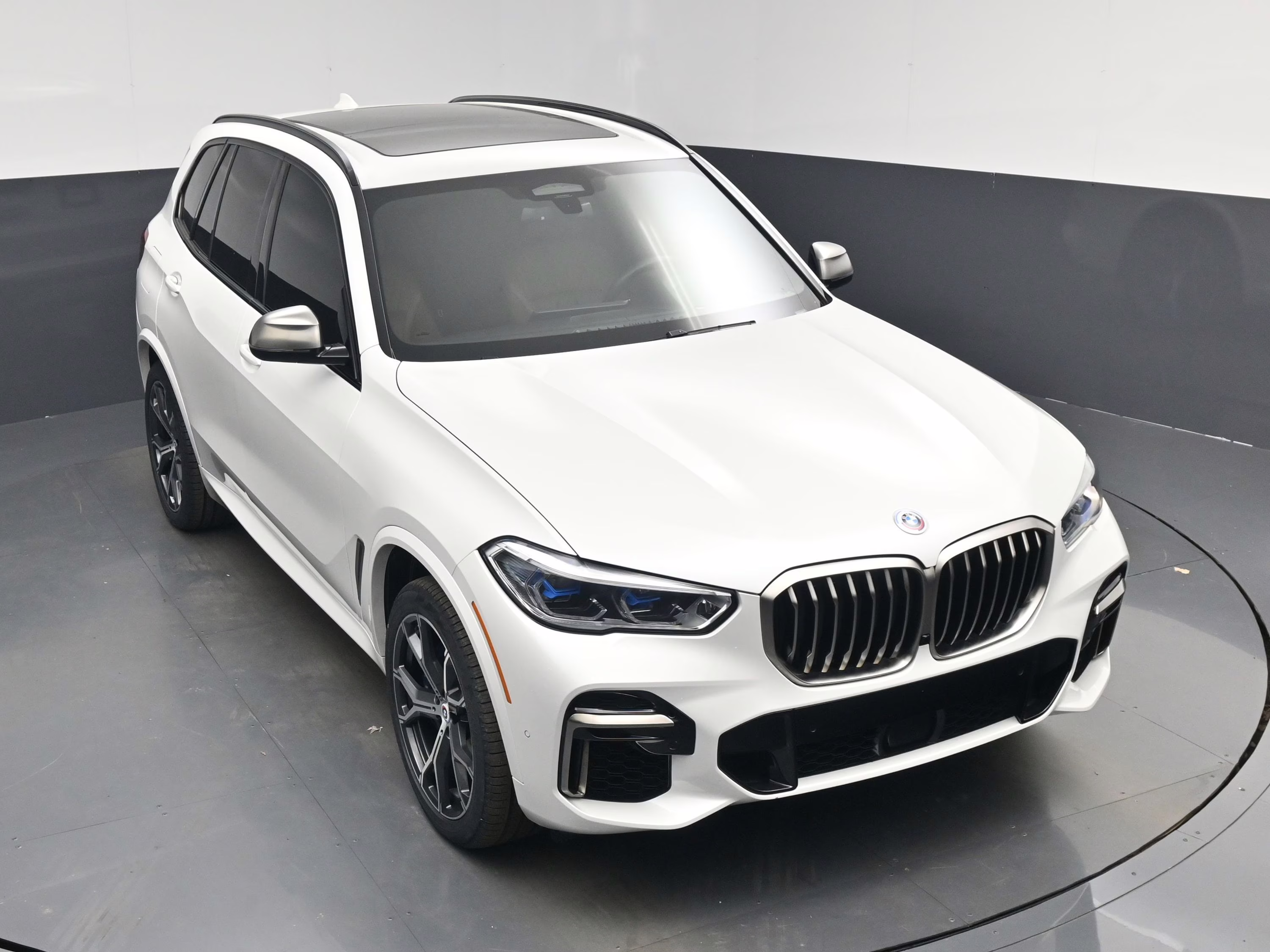 2023 Mineral White Metallic BMW X5 M50i AWD SUV