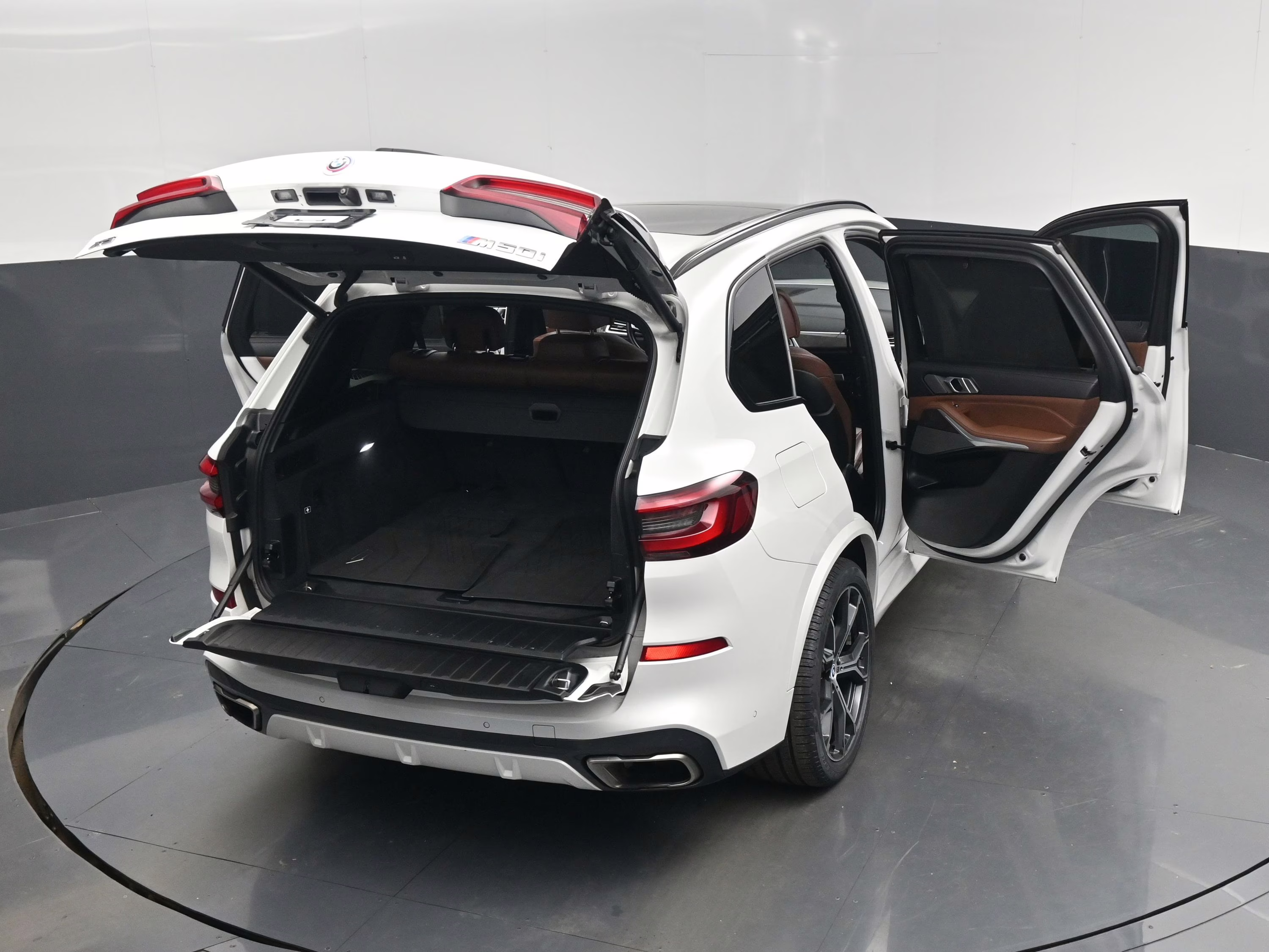 2023 Mineral White Metallic BMW X5 M50i AWD SUV