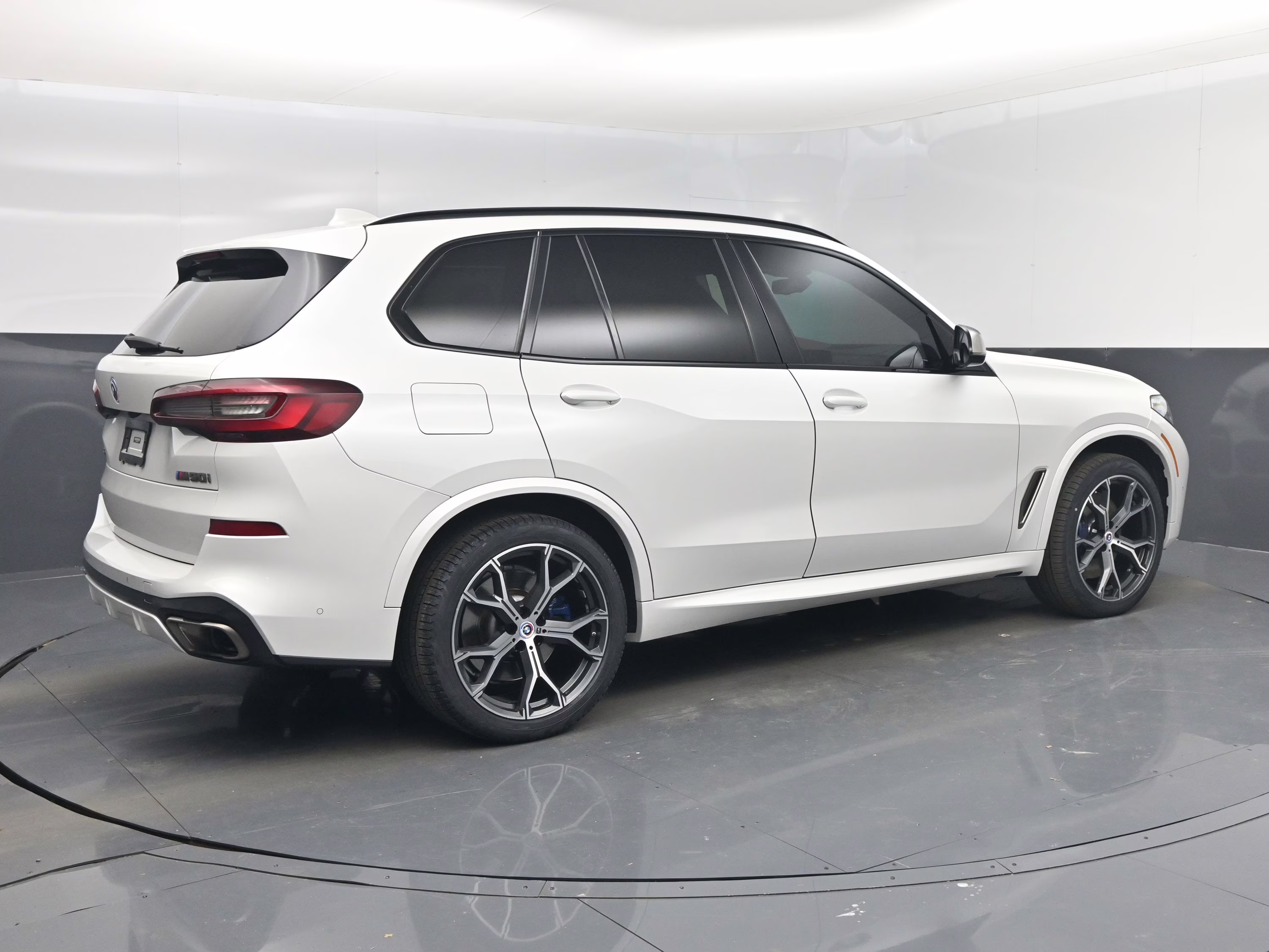 2023 Mineral White Metallic BMW X5 M50i AWD SUV