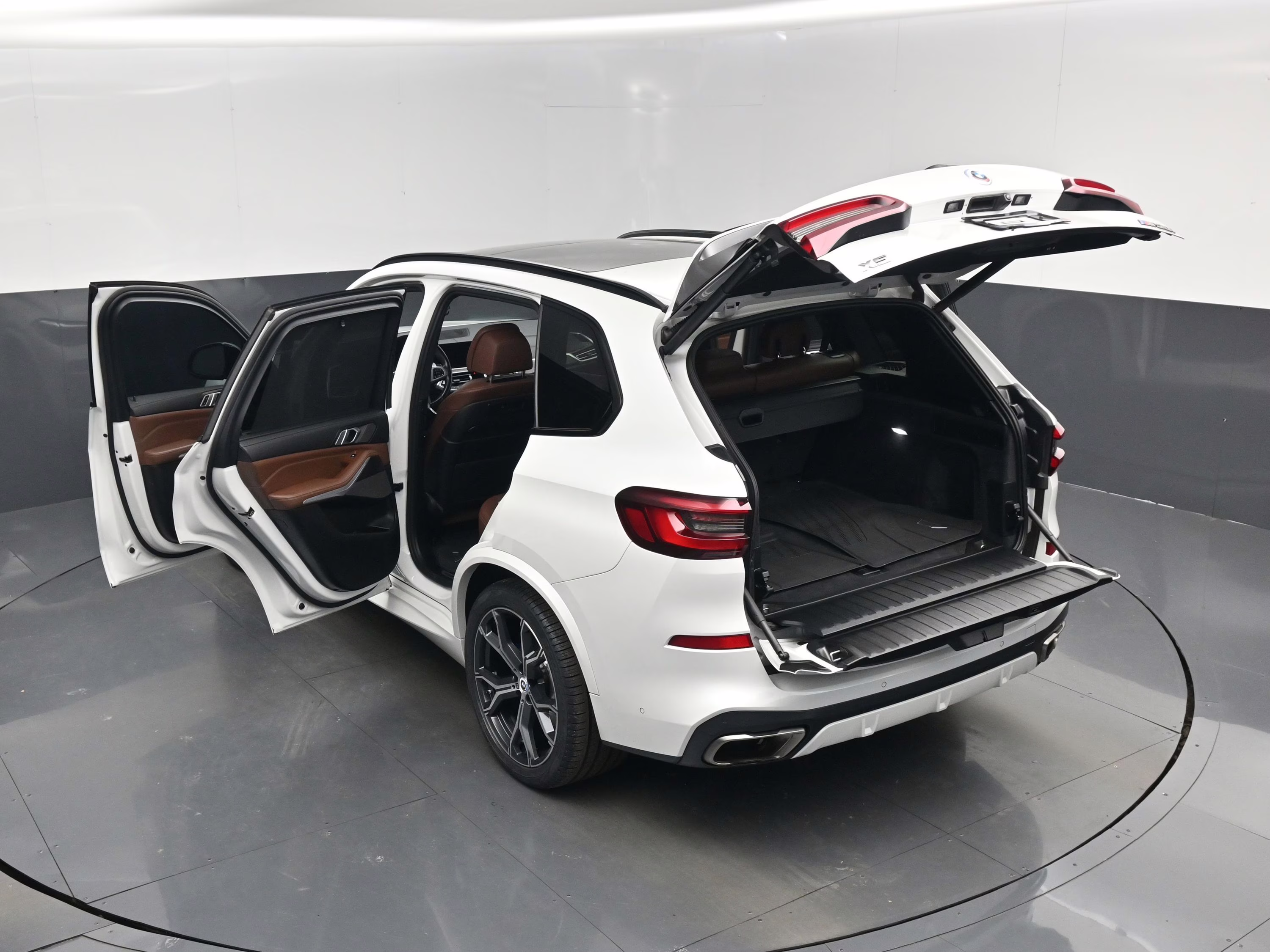 2023 Mineral White Metallic BMW X5 M50i AWD SUV