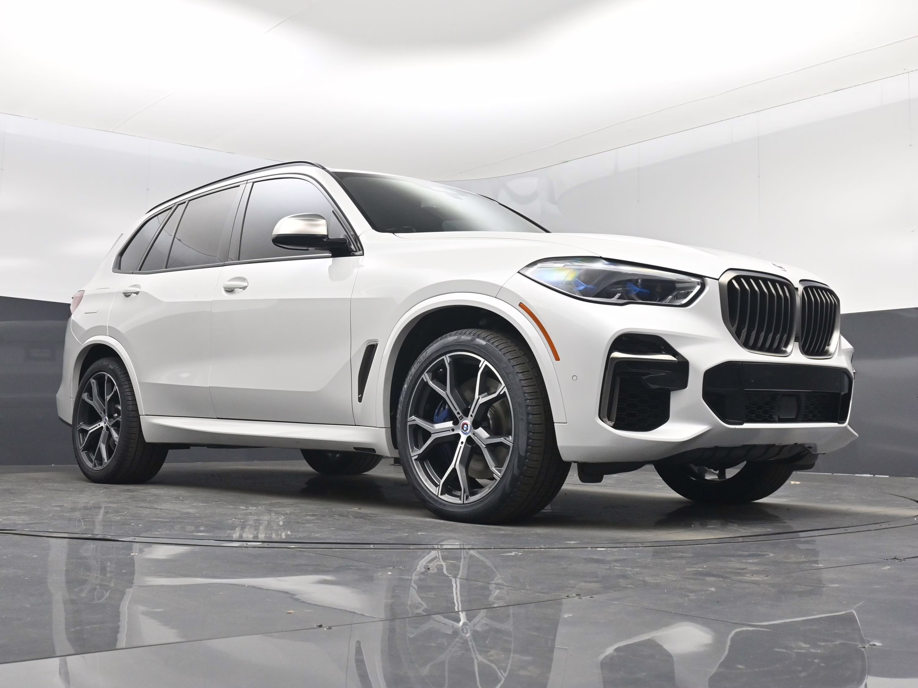 2023 Mineral White Metallic BMW X5 M50i AWD SUV