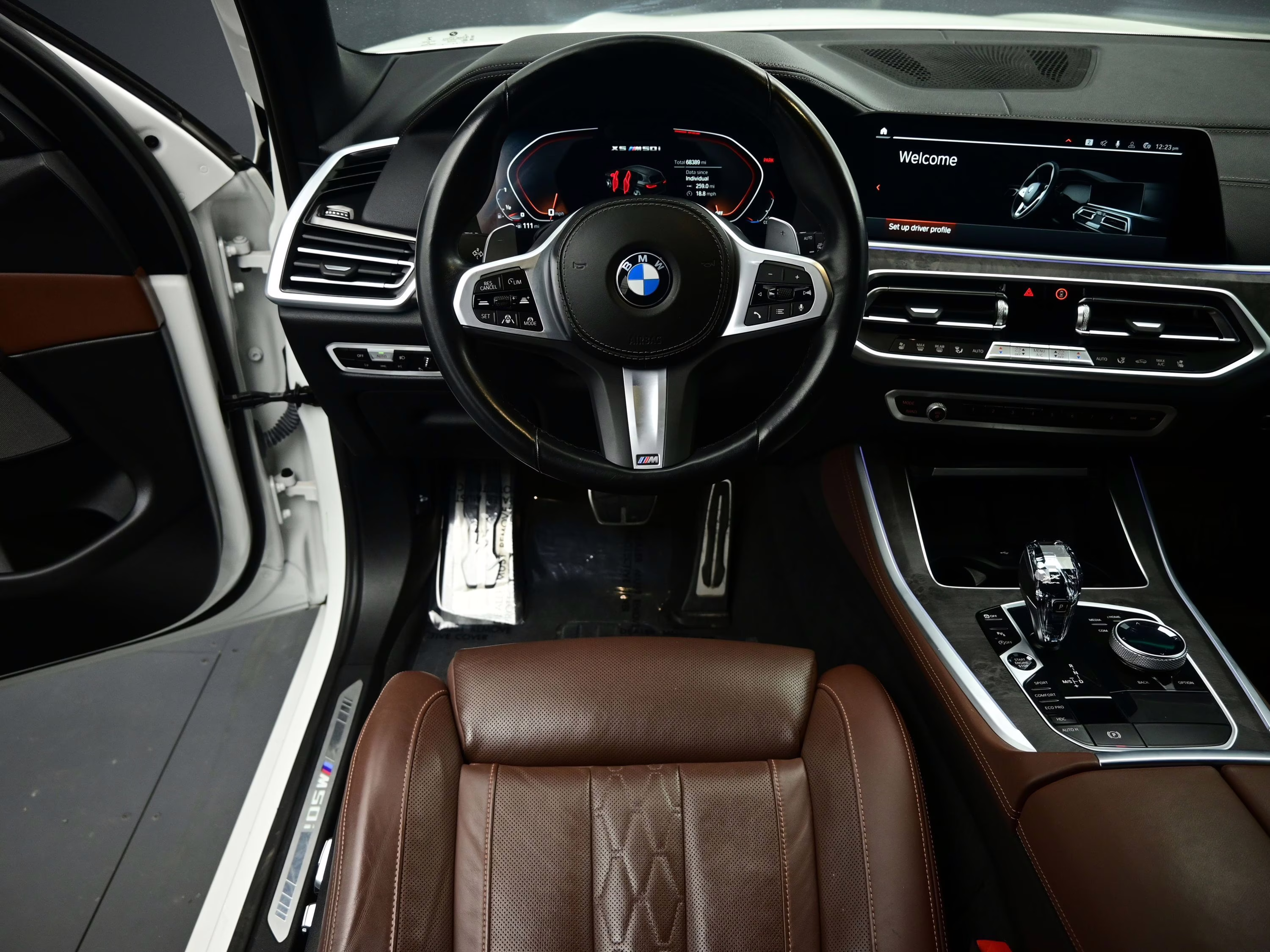 2023 Mineral White Metallic BMW X5 M50i AWD SUV