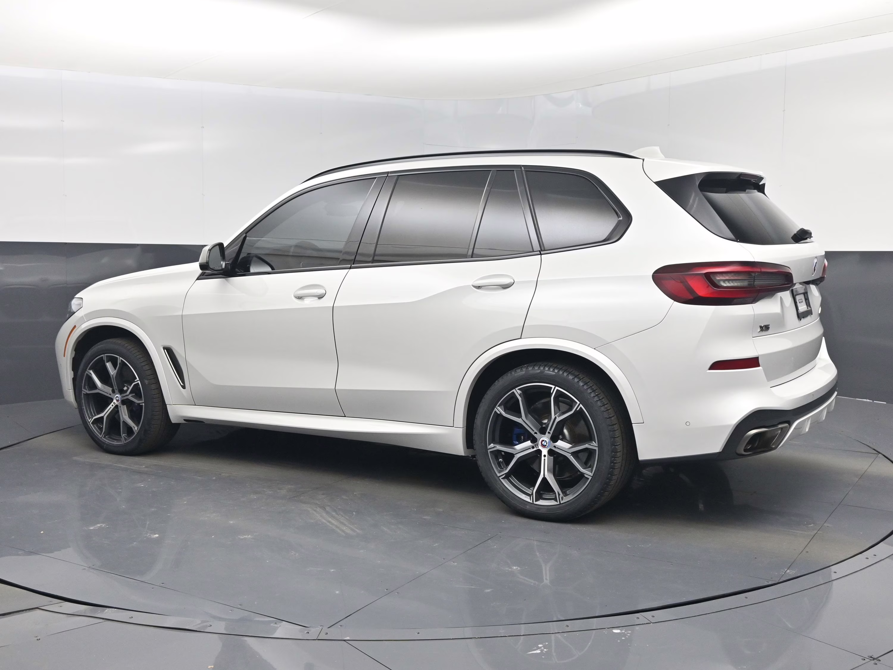2023 Mineral White Metallic BMW X5 M50i AWD SUV
