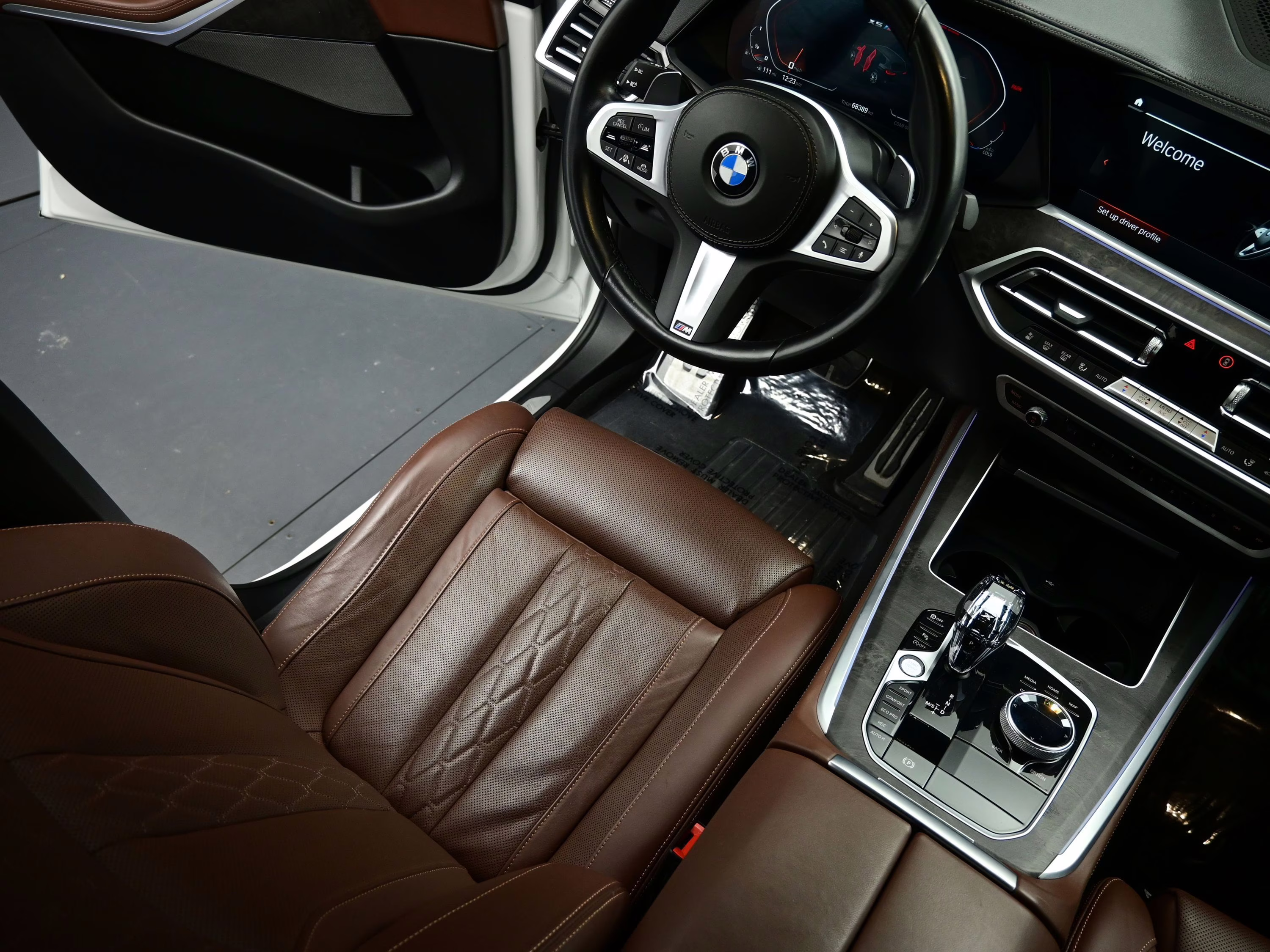 2023 Mineral White Metallic BMW X5 M50i AWD SUV