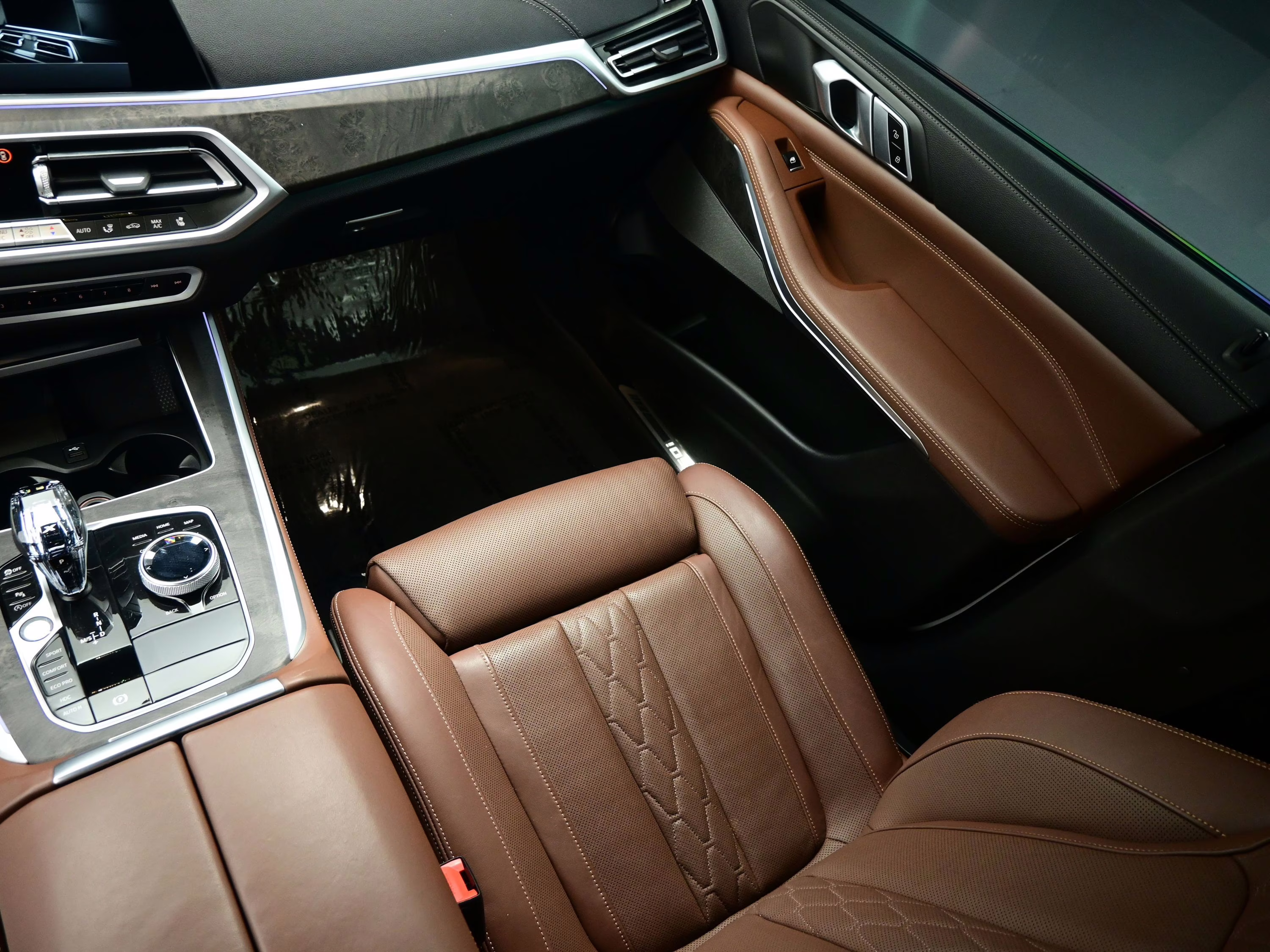 2023 Mineral White Metallic BMW X5 M50i AWD SUV