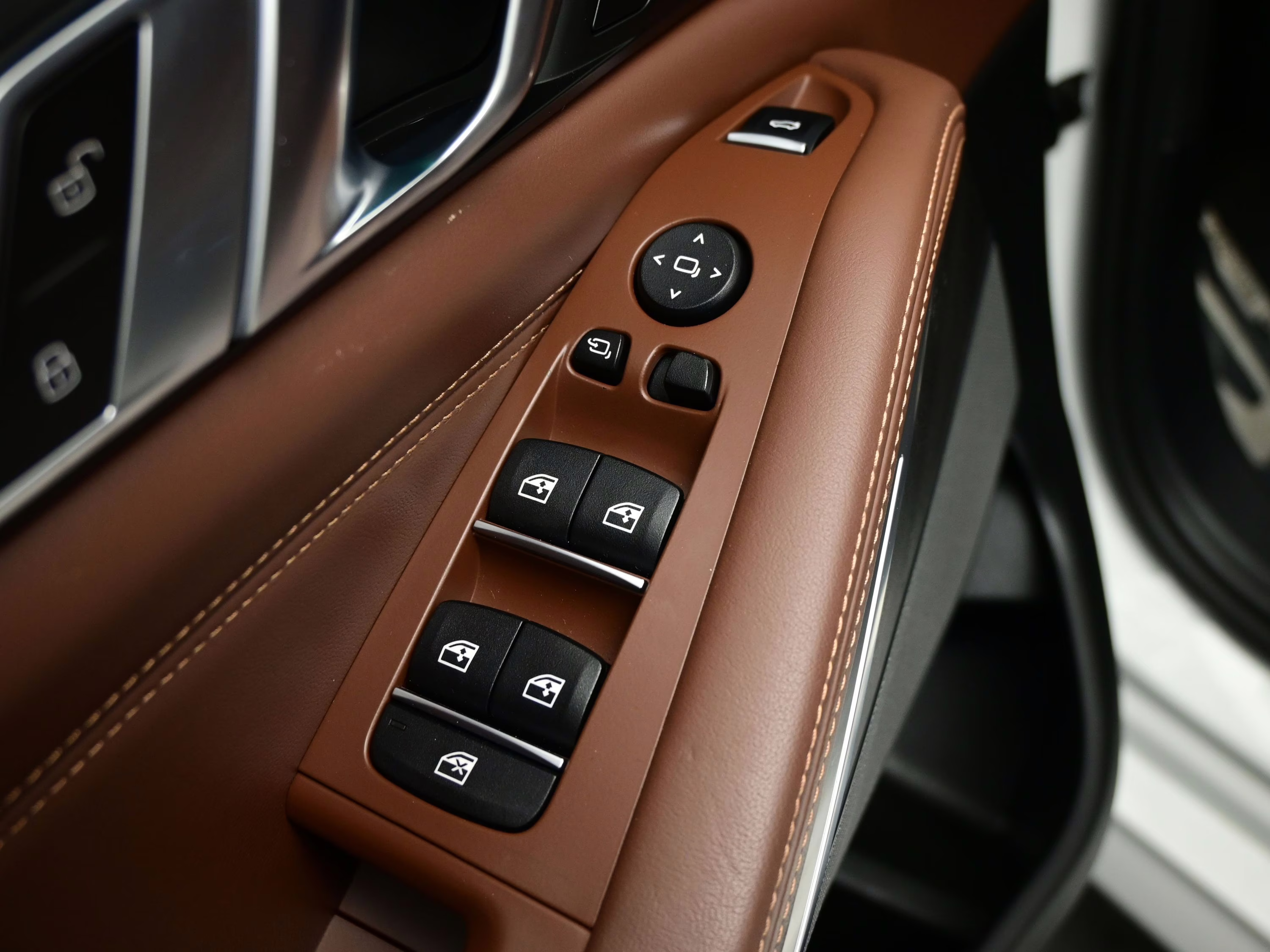 2023 Mineral White Metallic BMW X5 M50i AWD SUV