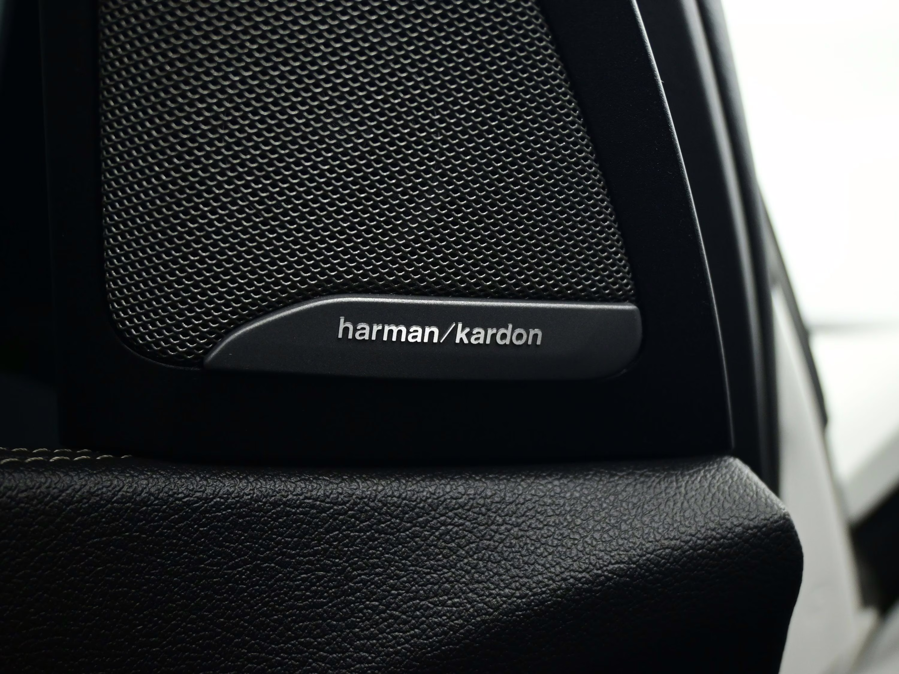 2023 Mineral White Metallic BMW X5 M50i AWD SUV