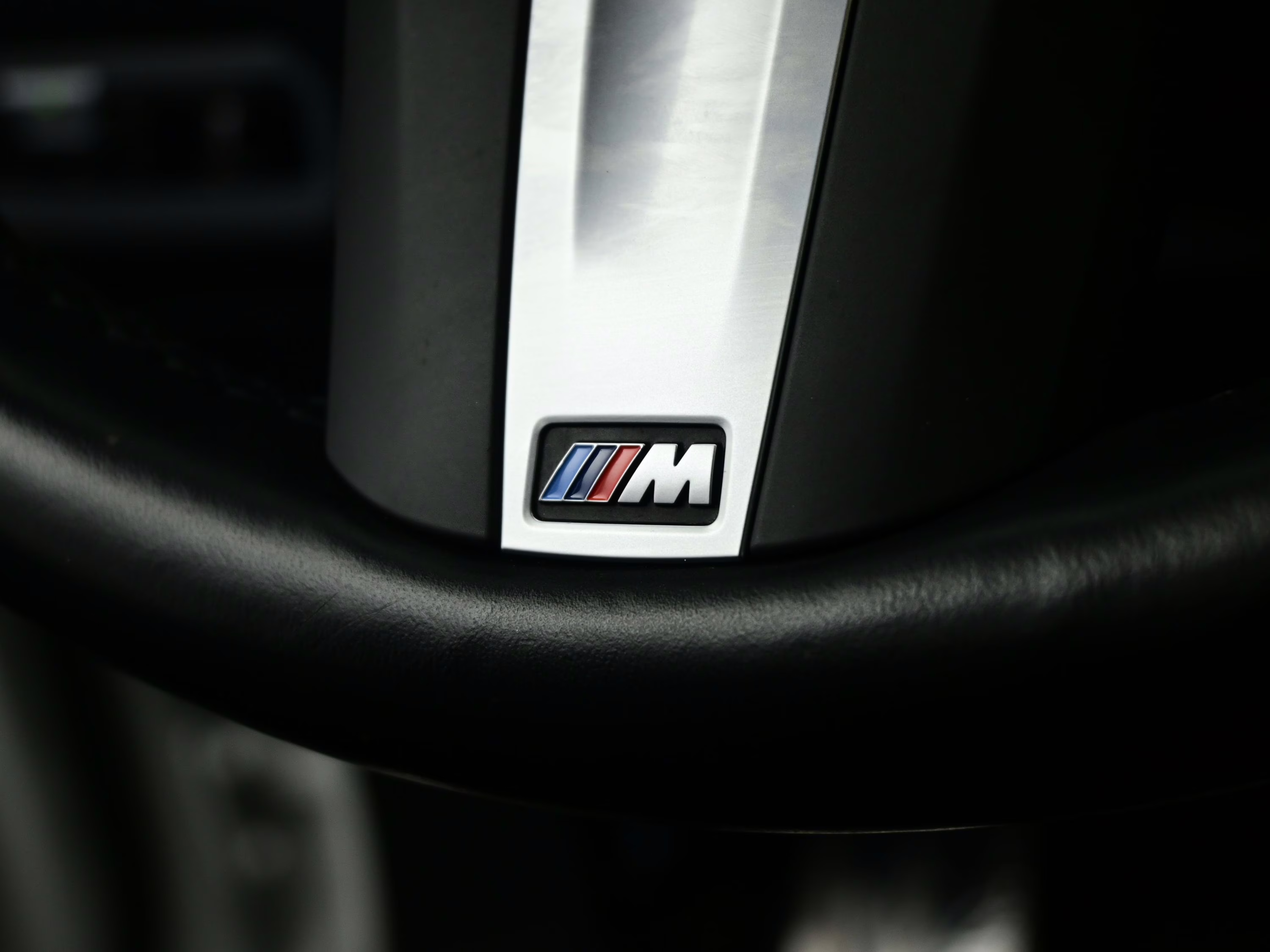 2023 Mineral White Metallic BMW X5 M50i AWD SUV