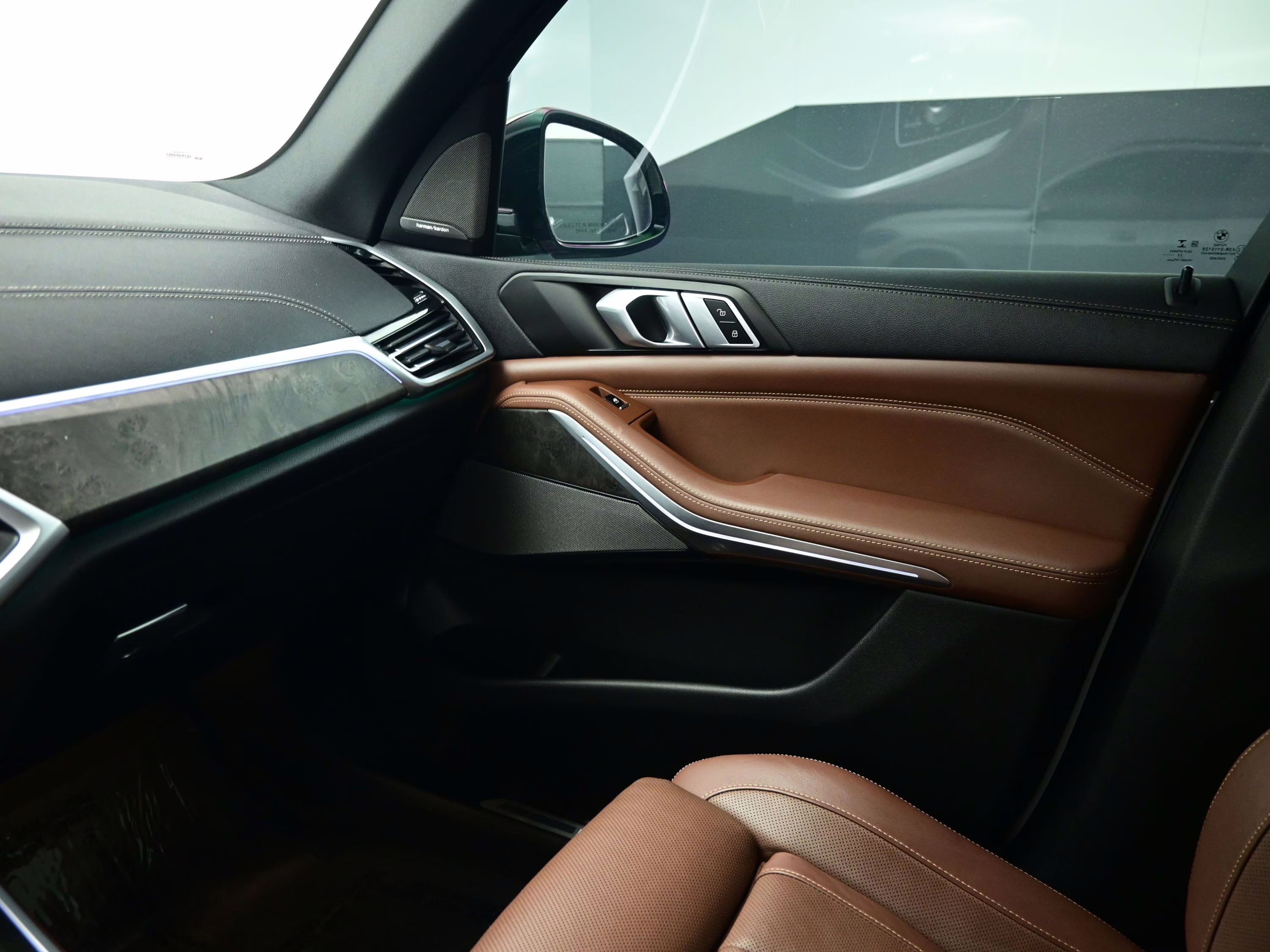 2023 Mineral White Metallic BMW X5 M50i AWD SUV