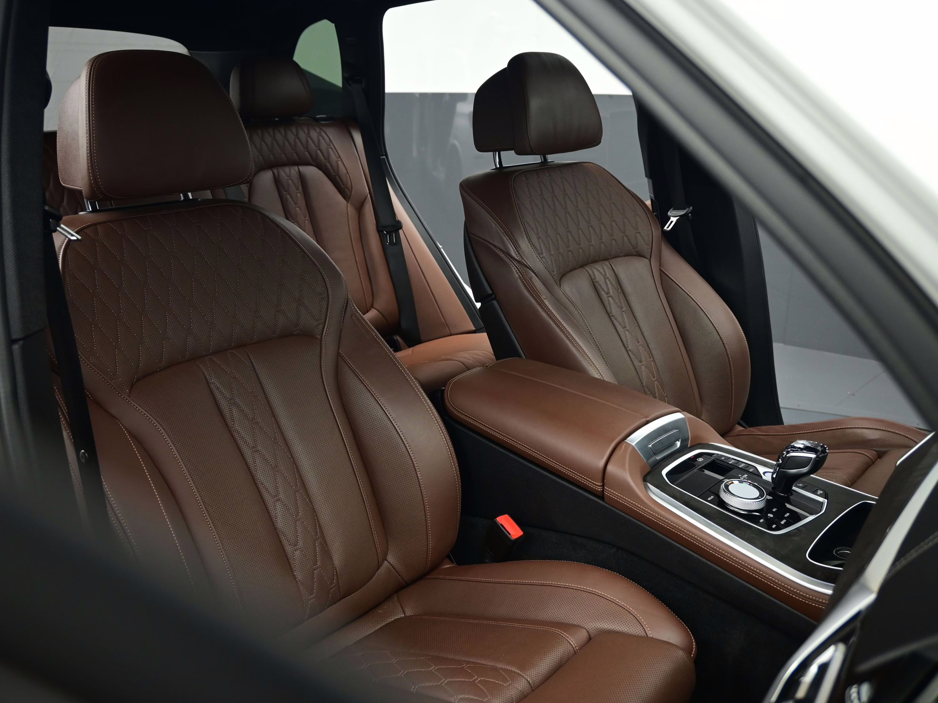 2023 Mineral White Metallic BMW X5 M50i AWD SUV