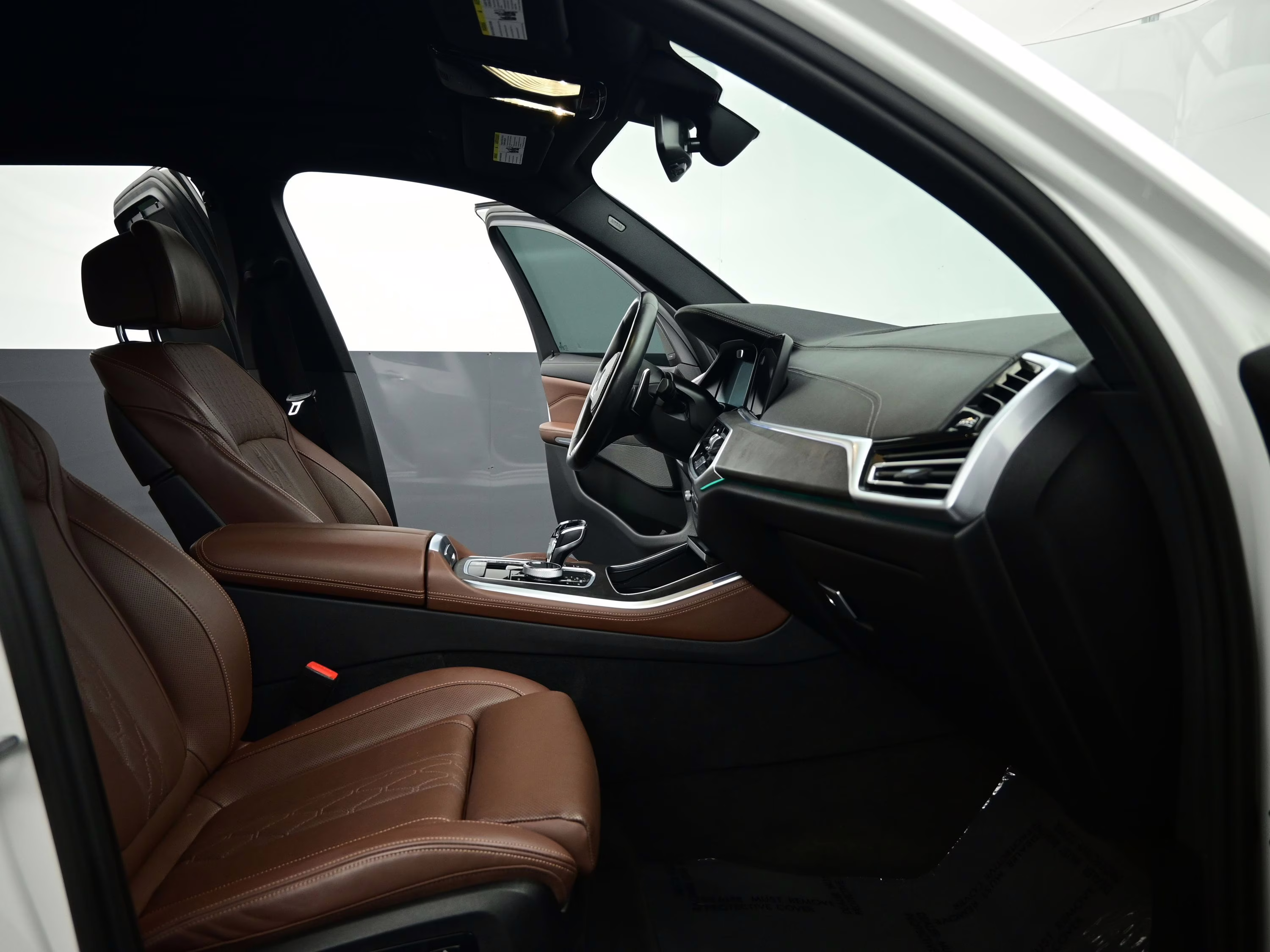 2023 Mineral White Metallic BMW X5 M50i AWD SUV