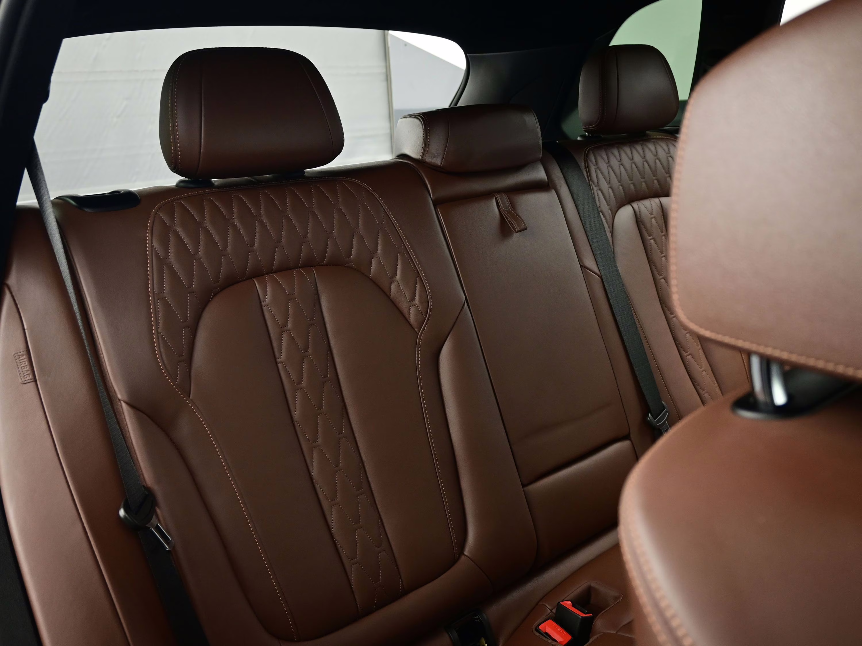 2023 Mineral White Metallic BMW X5 M50i AWD SUV