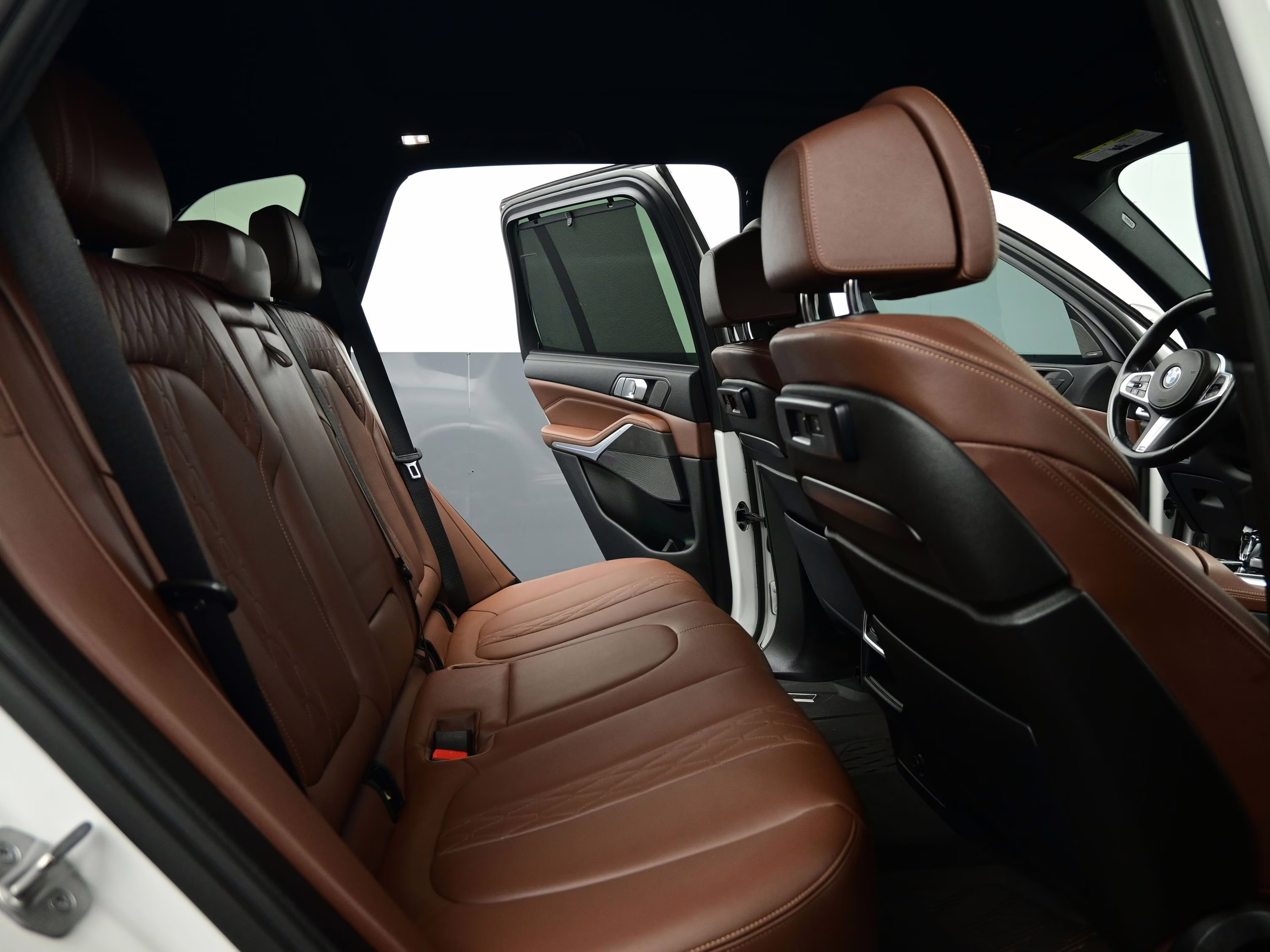 2023 Mineral White Metallic BMW X5 M50i AWD SUV