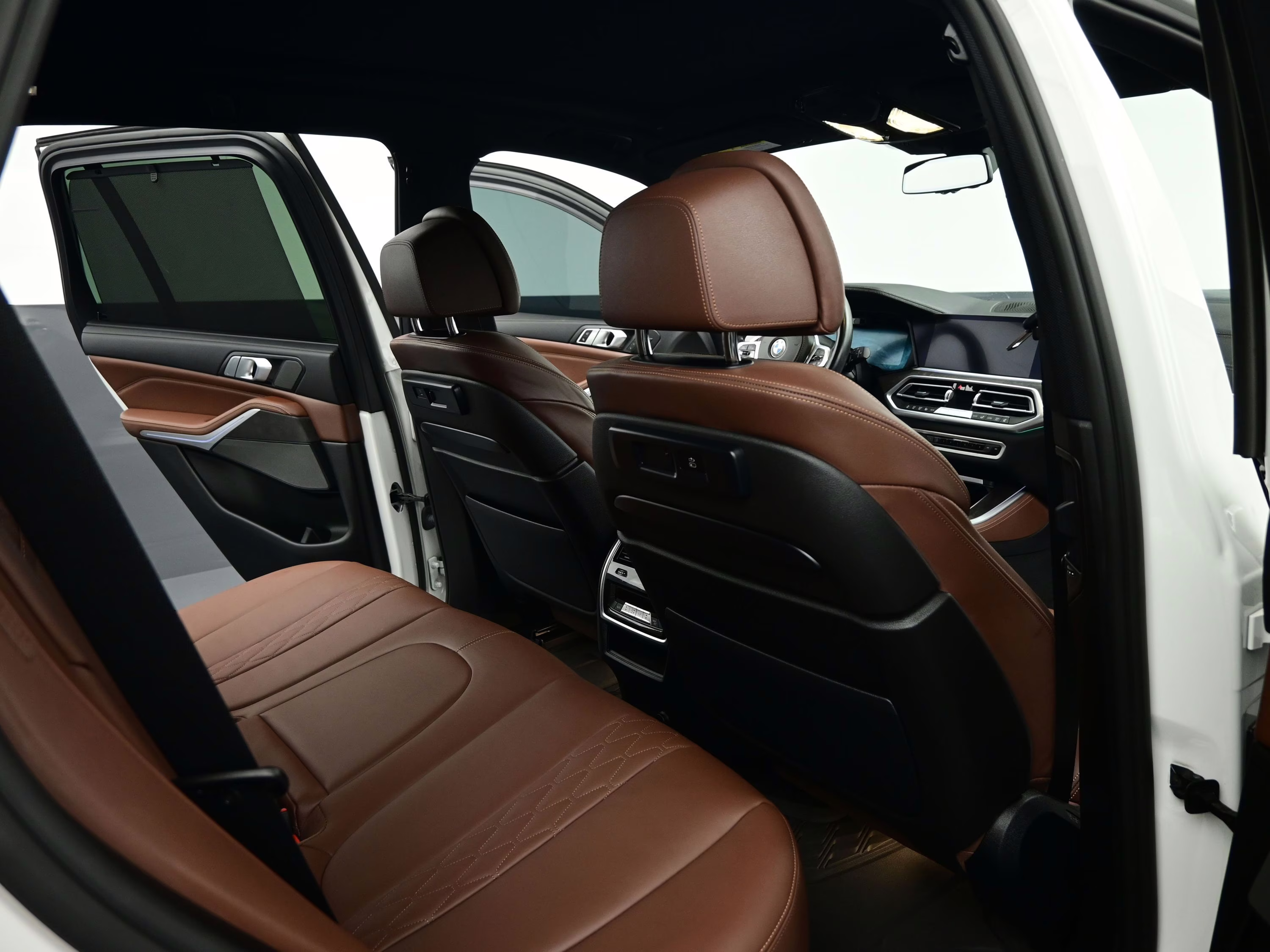 2023 Mineral White Metallic BMW X5 M50i AWD SUV