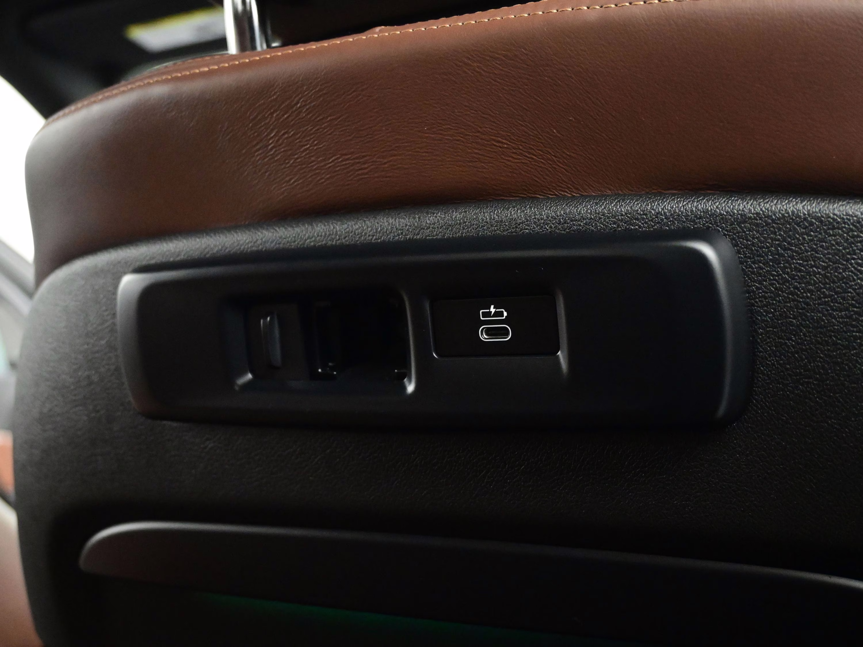 2023 Mineral White Metallic BMW X5 M50i AWD SUV