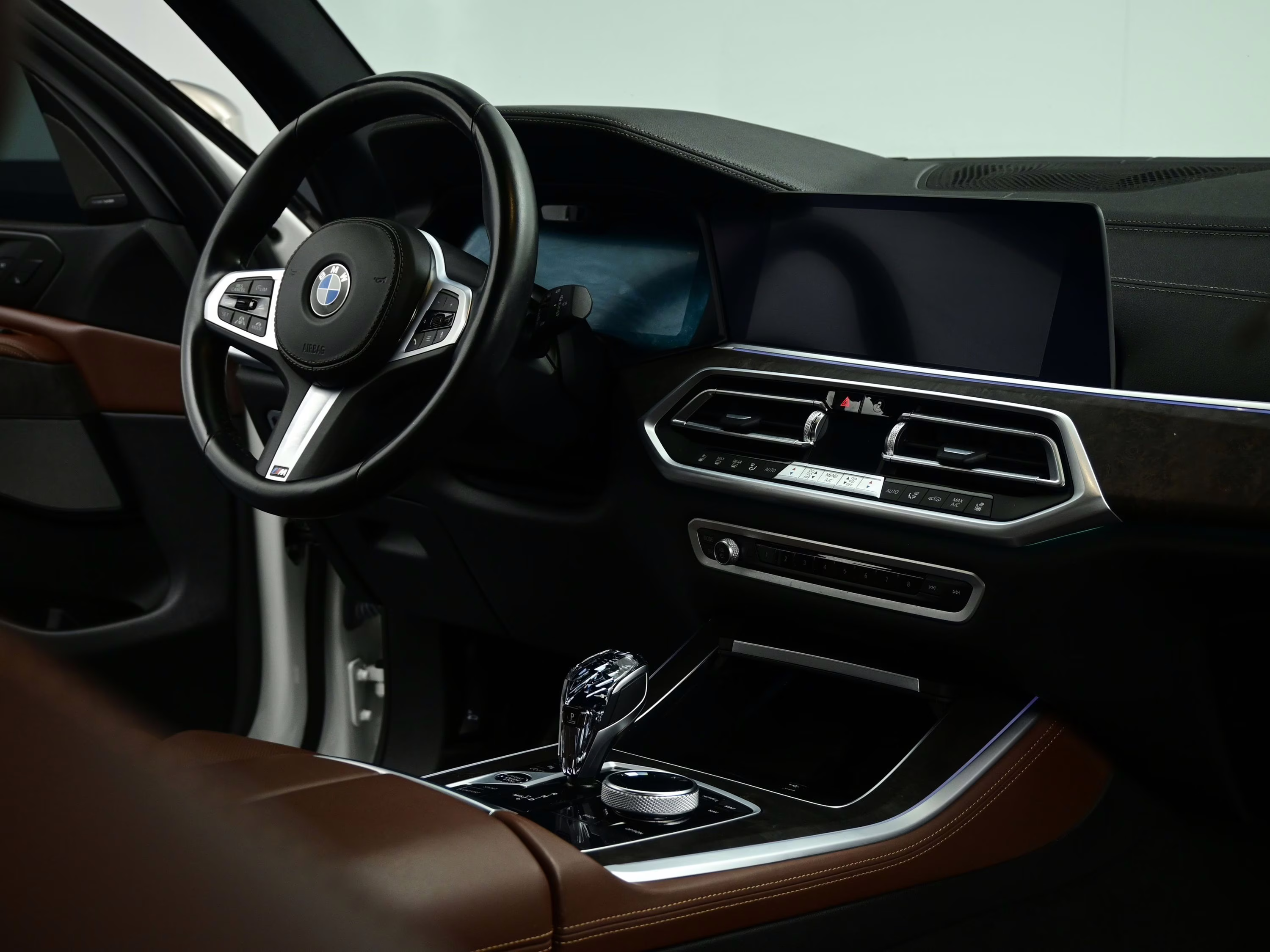 2023 Mineral White Metallic BMW X5 M50i AWD SUV