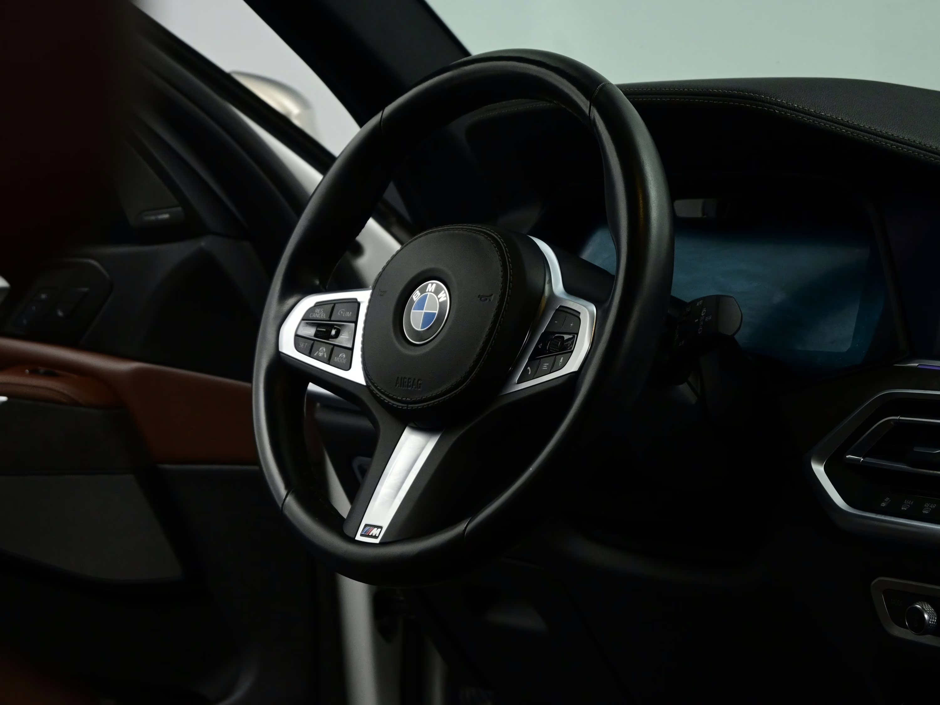 2023 Mineral White Metallic BMW X5 M50i AWD SUV