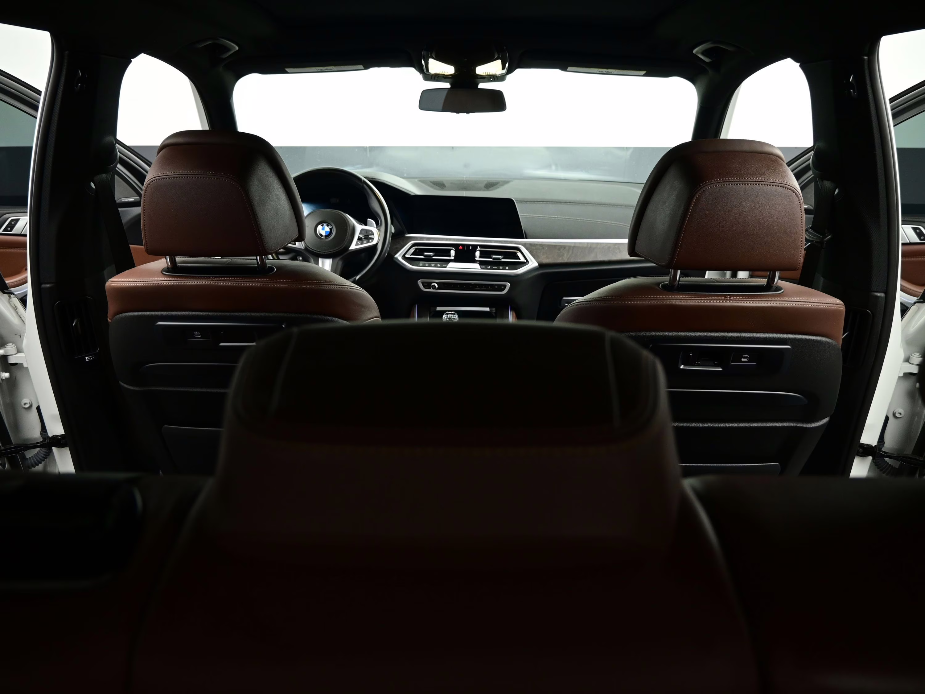 2023 Mineral White Metallic BMW X5 M50i AWD SUV