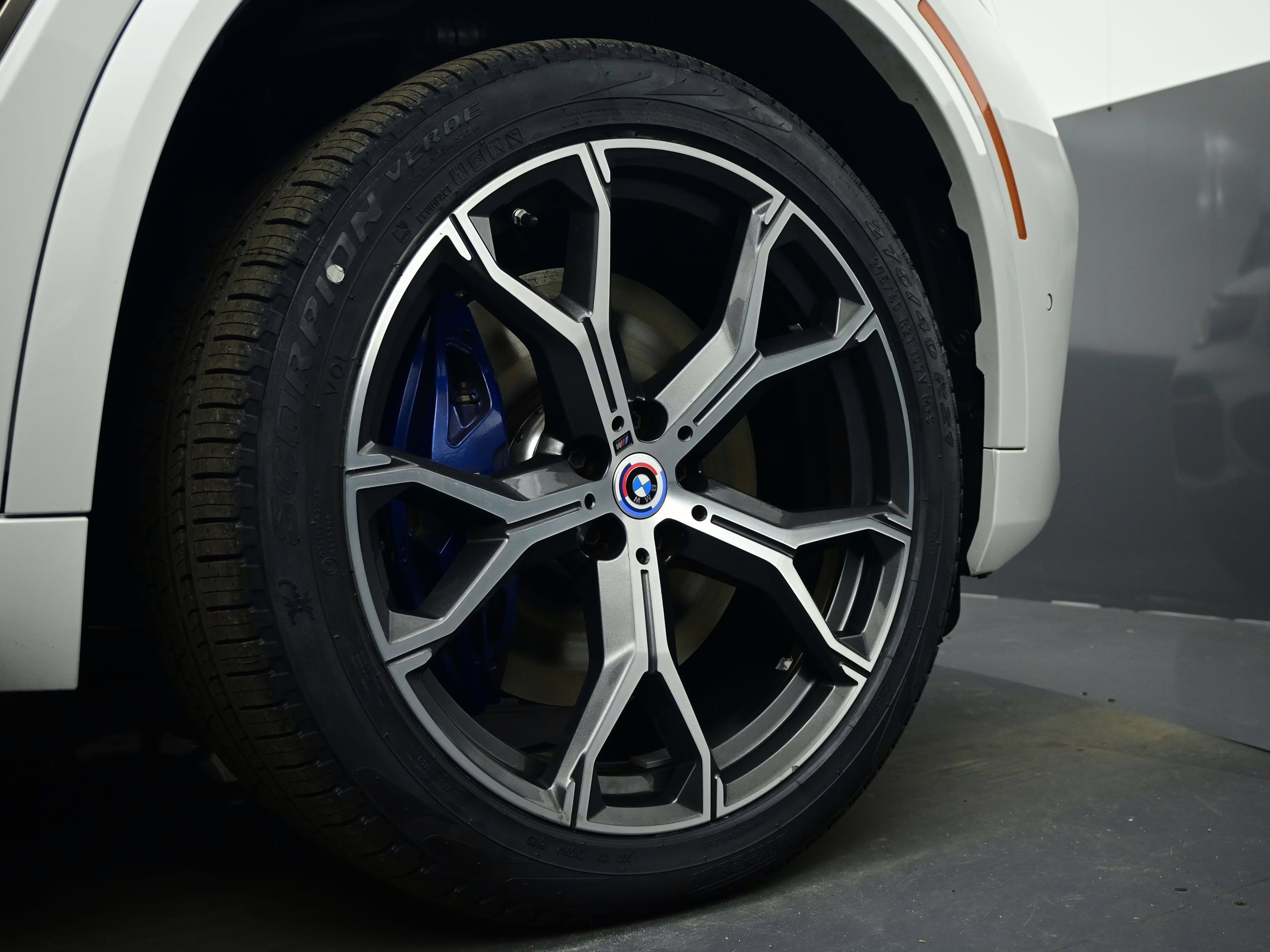 2023 Mineral White Metallic BMW X5 M50i AWD SUV