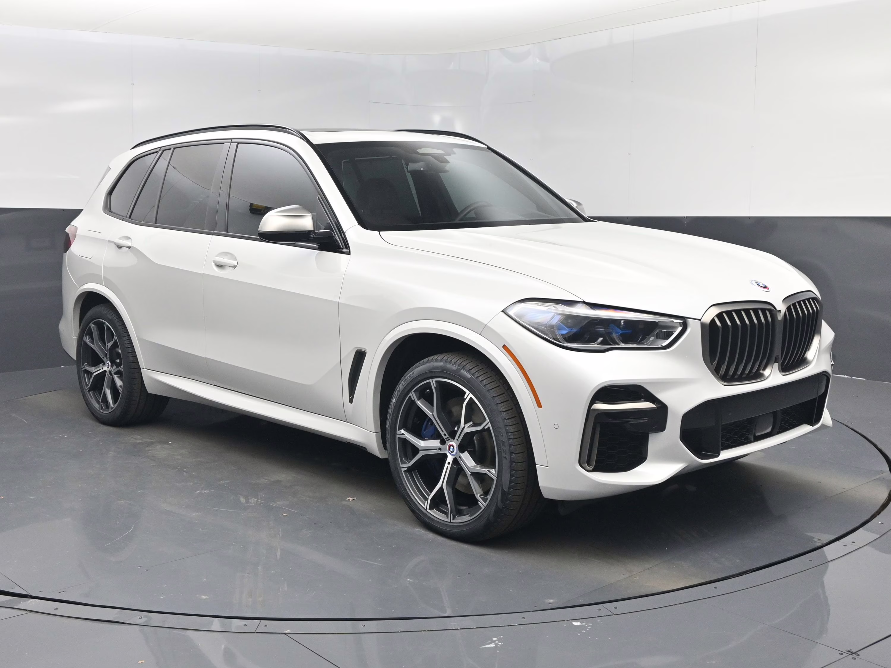 2023 Mineral White Metallic BMW X5 M50i AWD SUV