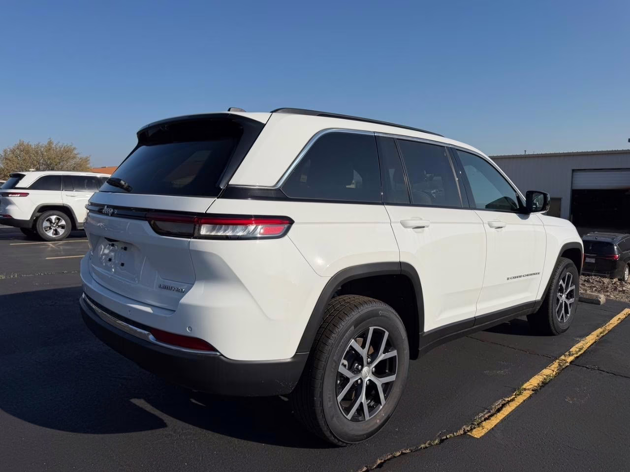 2025 Bright White Clearcoat Jeep Grand Cherokee Limited 4X4 SUV