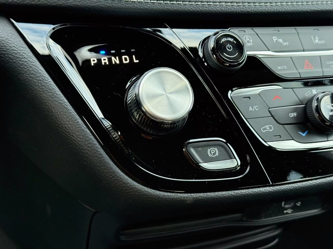 2026 Bright White Clearcoat Chrysler Pacifica Select FWD Van