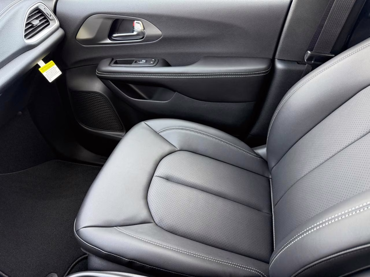 2026 Bright White Clearcoat Chrysler Pacifica Select FWD Van