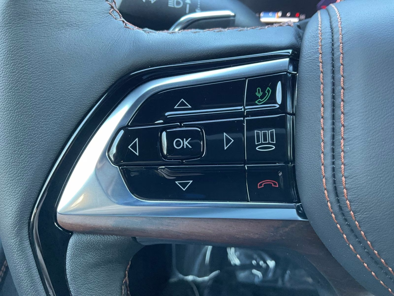 2025 Bright White Clearcoat Jeep Grand Cherokee Summit 4X4 SUV