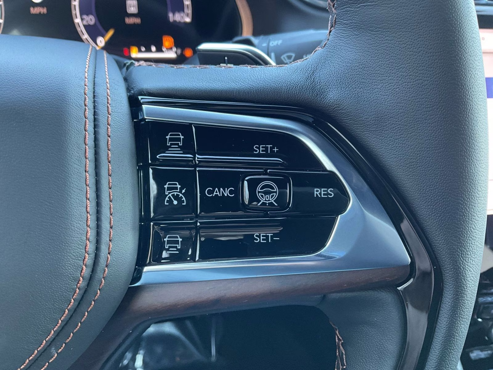 2025 Bright White Clearcoat Jeep Grand Cherokee Summit 4X4 SUV