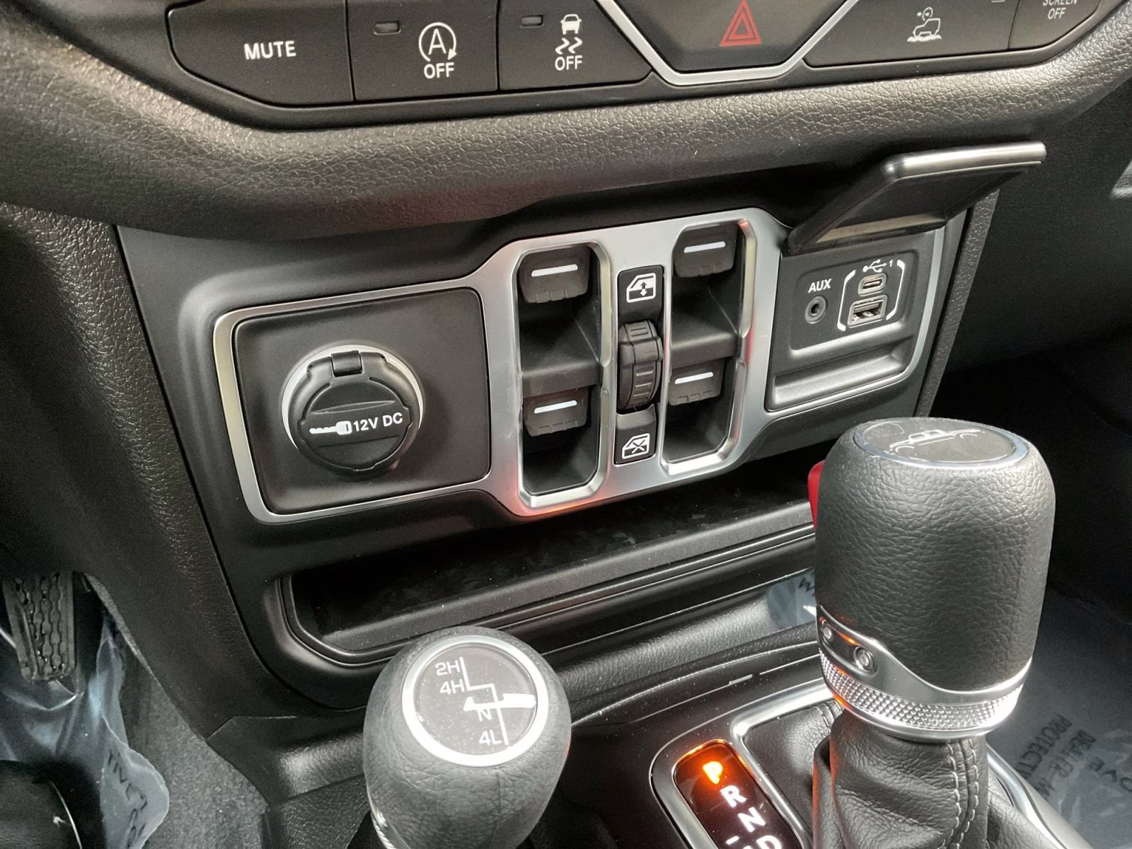 2026 Bright White Clearcoat Jeep Gladiator Sport S 4X4 Truck