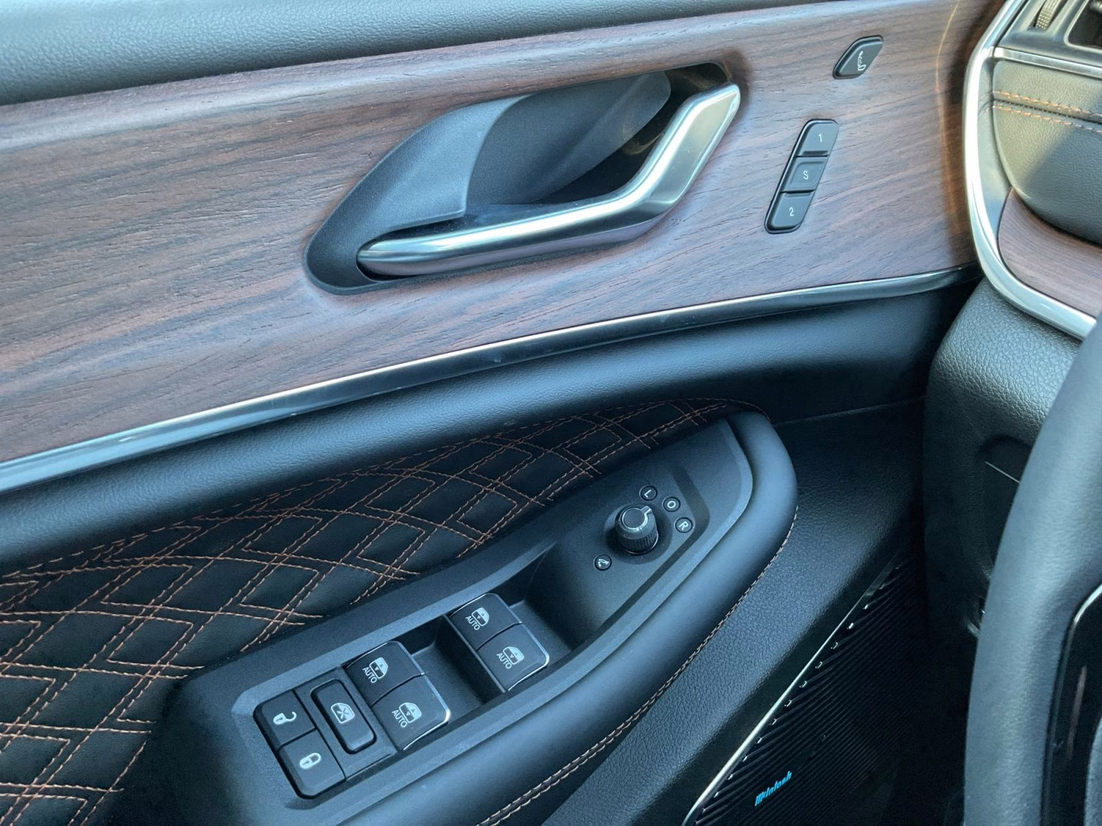 2025 Bright White Clearcoat Jeep Grand Cherokee Summit 4X4 SUV