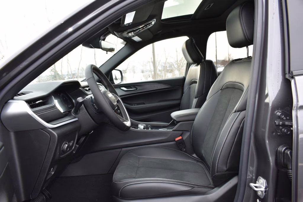 2025 Baltic Gray Metallic Clearcoat Jeep Grand Cherokee Altitude X 4X4 SUV