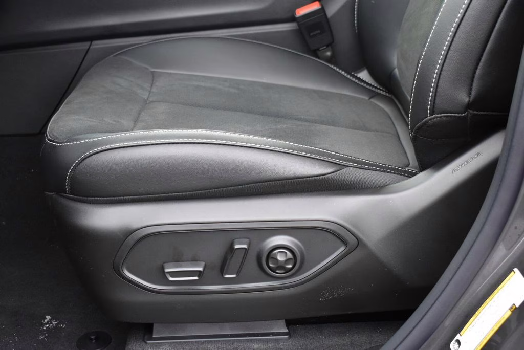 2025 Baltic Gray Metallic Clearcoat Jeep Grand Cherokee Altitude X 4X4 SUV