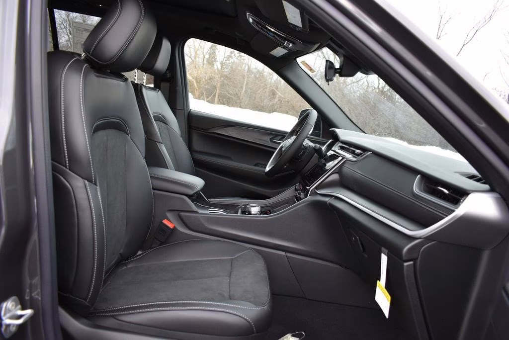 2025 Baltic Gray Metallic Clearcoat Jeep Grand Cherokee Altitude X 4X4 SUV