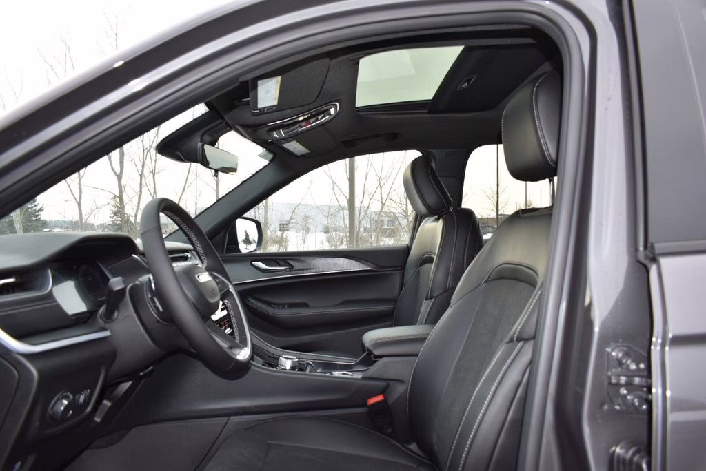 2025 Baltic Gray Metallic Clearcoat Jeep Grand Cherokee Altitude X 4X4 SUV