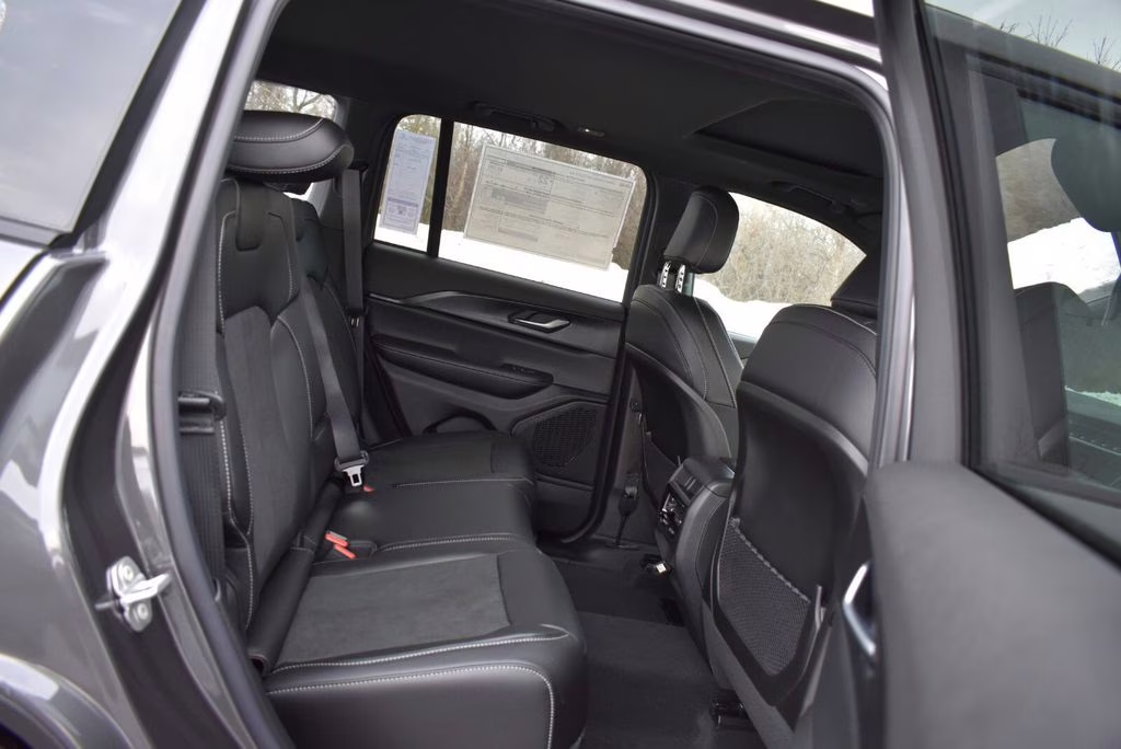 2025 Baltic Gray Metallic Clearcoat Jeep Grand Cherokee Altitude X 4X4 SUV