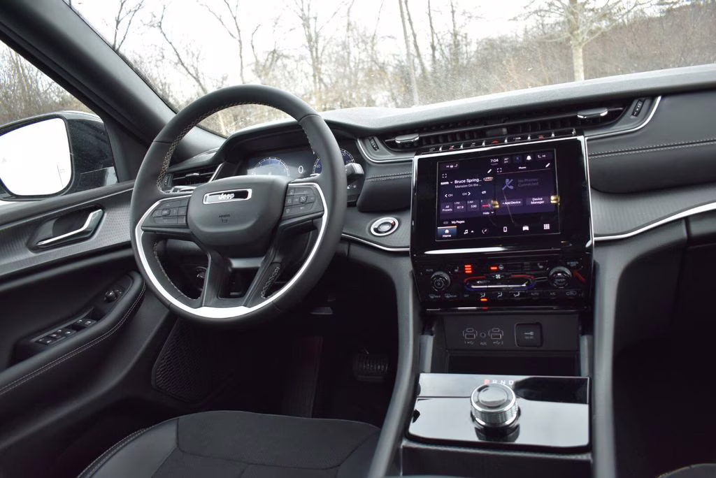 2025 Baltic Gray Metallic Clearcoat Jeep Grand Cherokee Altitude X 4X4 SUV