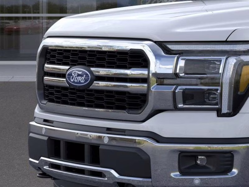 2025 Oxford White Ford F-150 LARIAT 4X4 Truck