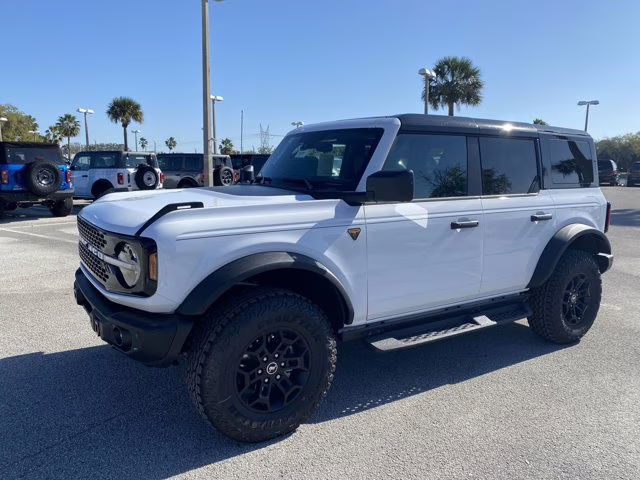 2026 Oxford White Ford Bronco Badlands 4X4 Convertible